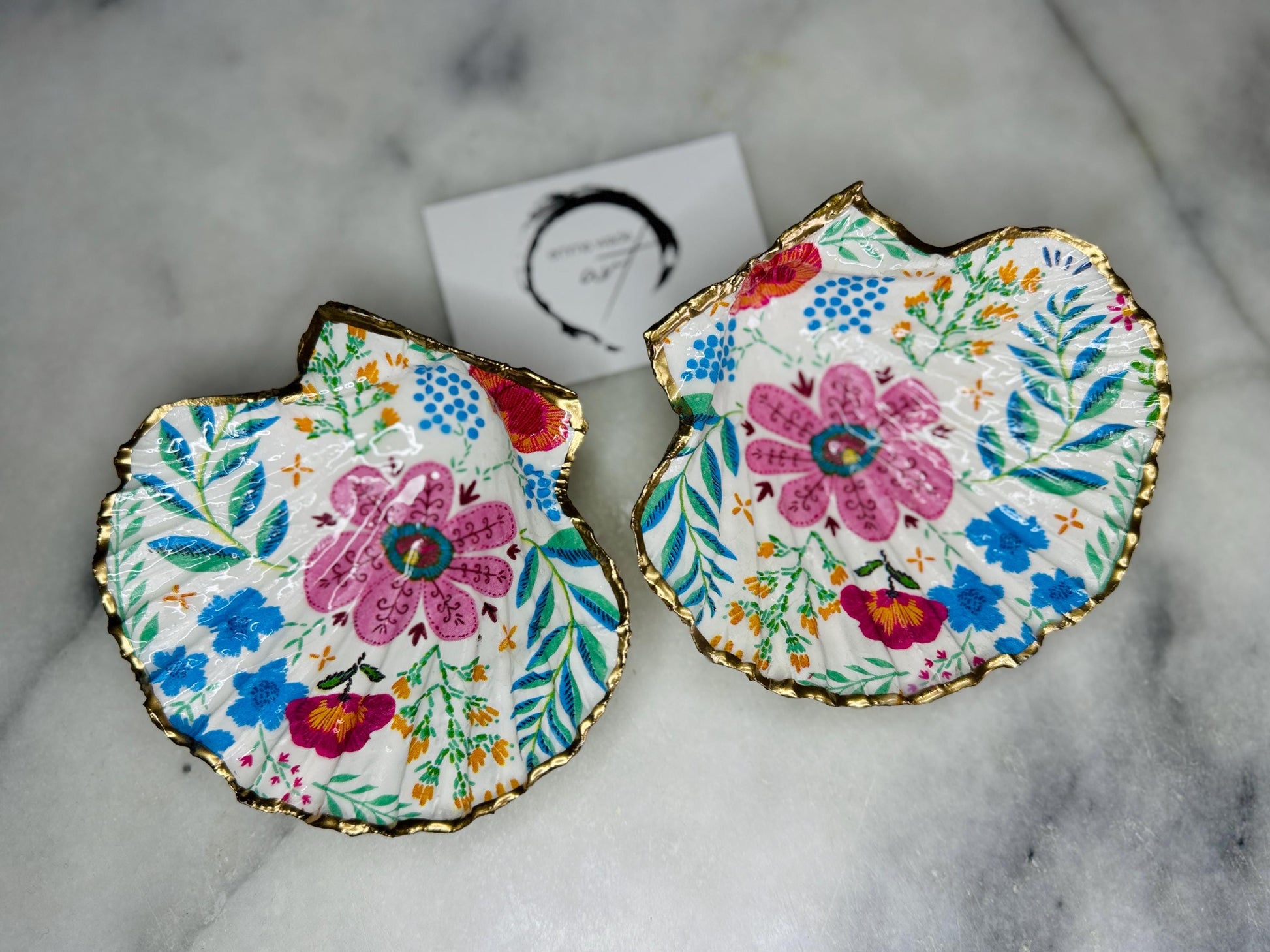 pink flowers shell gift, flowers art, Decoupage scallop, shell trinket dish, jewellery shell dish, gift for her, ring carrier dish, coastal decor, shell Decor, flower scallop dish, nature lover gift, coastal gift, gift for her, decorated dish, jewelry trinket dish, decoupage scallop shell, coastal decor by EmmaWadeART, ocean jewelry dish, ocean decor, shell trinket tray, scallop trinket tray, shell art, handmade trinket dish, gold gilded dish, proposal dish, ring dish display, ring bearer dish