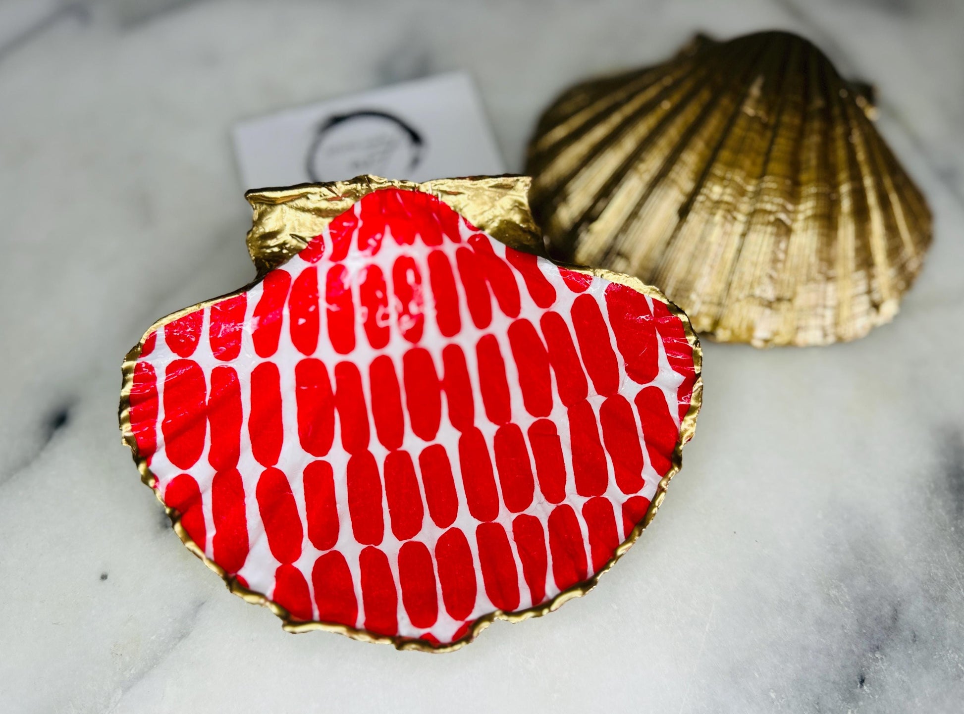 Marimekko inspired red dot scallop shell trinket dish handmade from Dorset shell, Scandinavian coastal decor with gold leaf gilded rim and back, glossy resin jewellery dish, red white shell ring holder, artisan shell decor, modern coastal home accessory, handmade gift UK