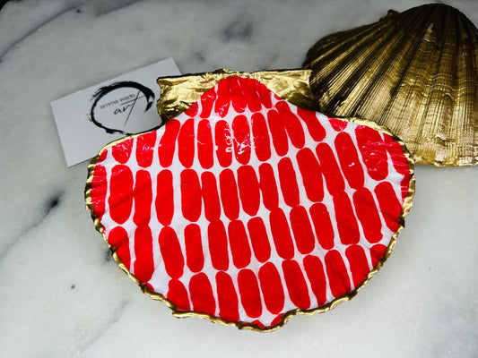 Marimekko inspired red dot scallop shell trinket dish handmade from Dorset shell, Scandinavian coastal decor with gold leaf gilded rim and back, glossy resin jewellery dish, red white shell ring holder, artisan shell decor, modern coastal home accessory, handmade gift UK