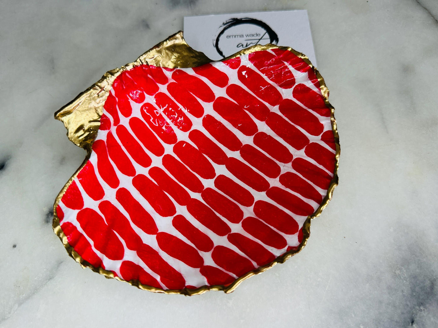 Marimekko inspired red dot scallop shell trinket dish handmade from Dorset shell, Scandinavian coastal decor with gold leaf gilded rim and back, glossy resin jewellery dish, red white shell ring holder, artisan shell decor, modern coastal home accessory, handmade gift UK