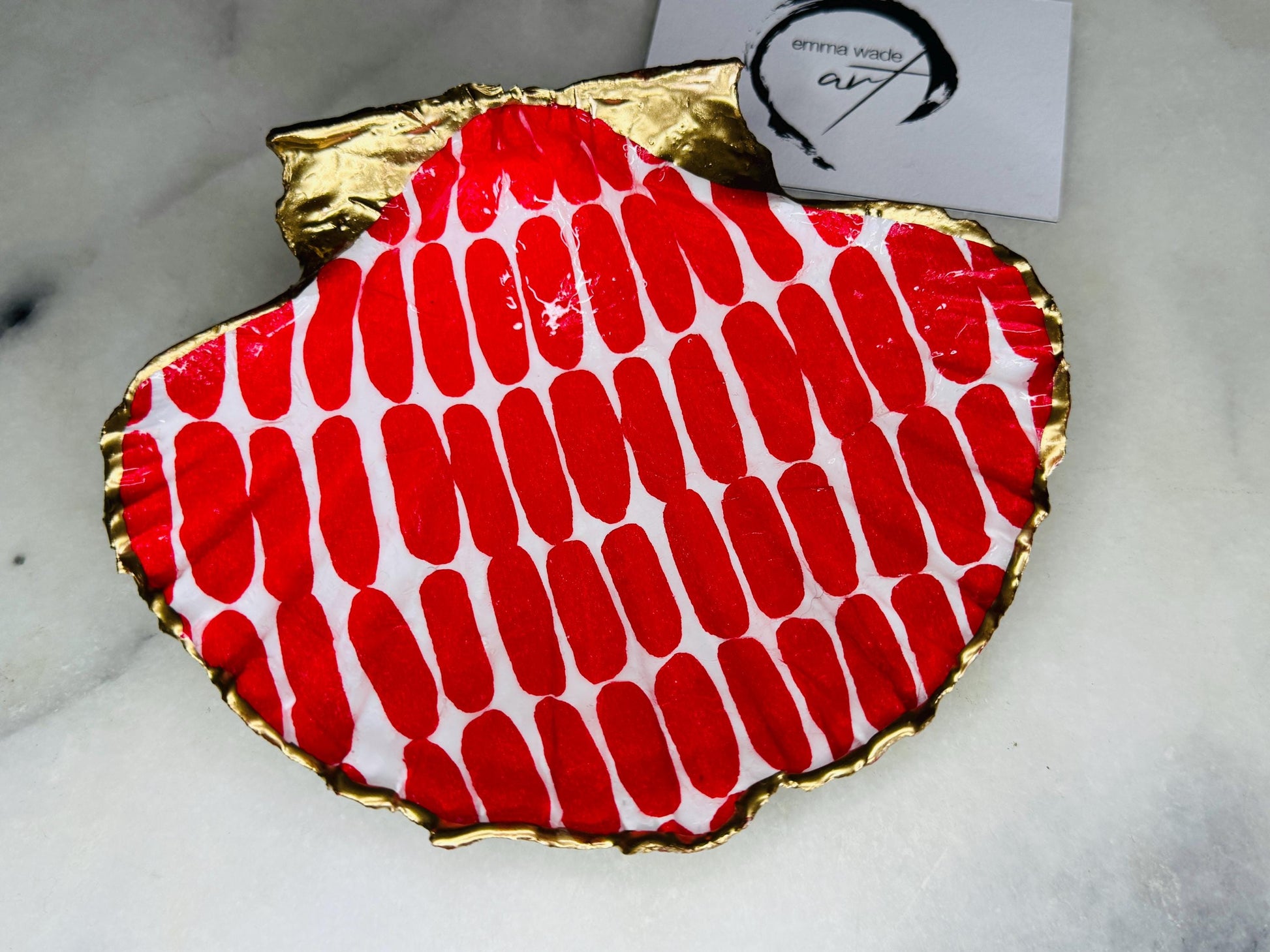 Marimekko inspired red dot scallop shell trinket dish handmade from Dorset shell, Scandinavian coastal decor with gold leaf gilded rim and back, glossy resin jewellery dish, red white shell ring holder, artisan shell decor, modern coastal home accessory, handmade gift UK