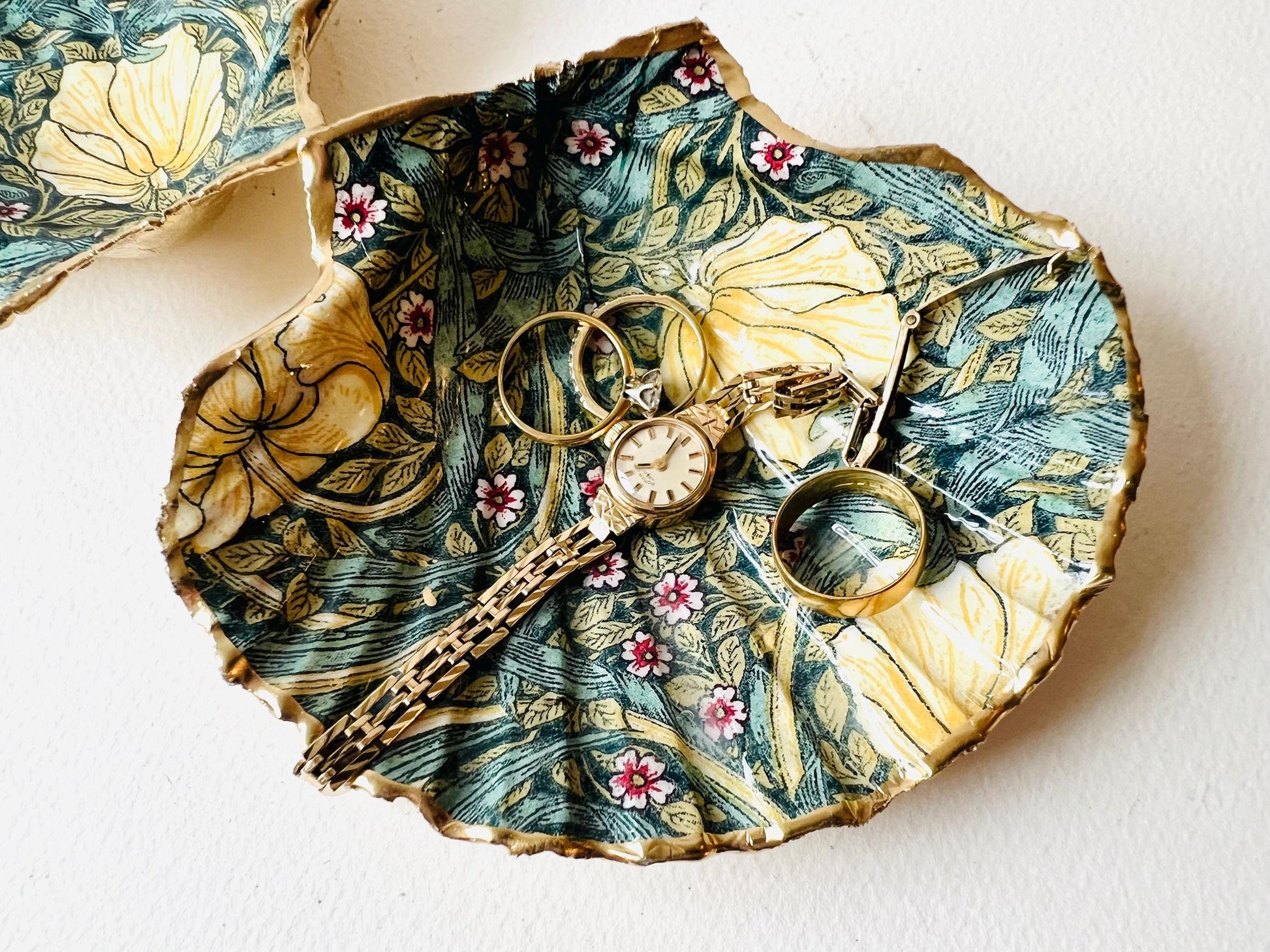Gift for her, Gift for him, decoupaged scallop shell, Ring dish, Shell scallop Jewellery box, Trinket Dish, scallop jewelry dish, william morris shell gift, Wedding gift ideas, Coastal decor, Coastal gift, EmmaWadeArt, Pimpernel gift, gift for her, gardeners gift, trinket shell dish, serving dishes, shell ornament, William Morris gift, coastal decor, coastal art, nature lover gift, William Morris Willow jewelry trinket dish, handmade shell dish, clcoastal art, home decor, shell decoration