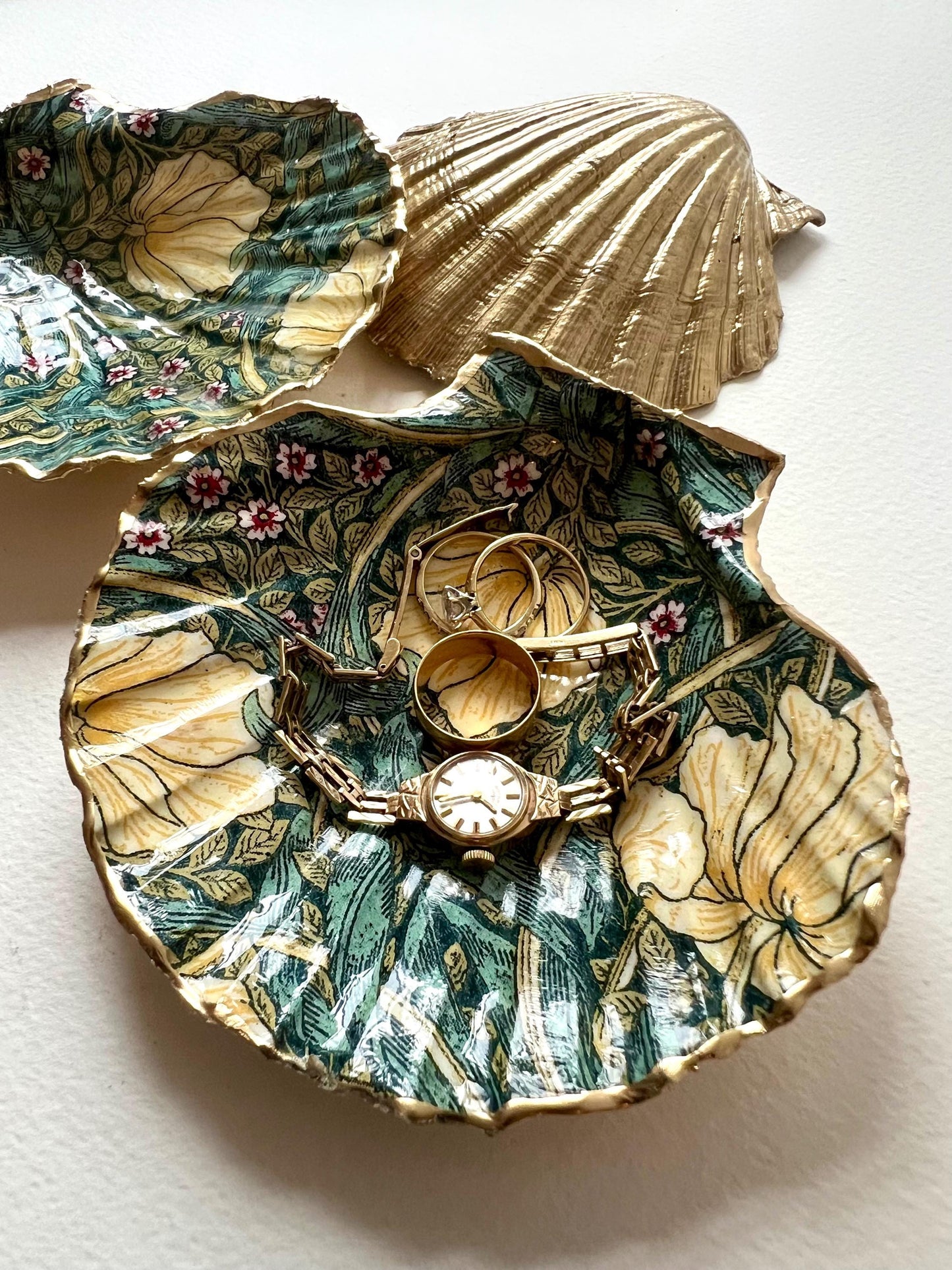 Gift for her, Gift for him, decoupaged scallop shell, Ring dish, Shell scallop Jewellery box, Trinket Dish, scallop jewelry dish, william morris shell gift, Wedding gift ideas, Coastal decor, Coastal gift, EmmaWadeArt, Pimpernel gift, gift for her, gardeners gift, trinket shell dish, serving dishes, shell ornament, William Morris gift, coastal decor, coastal art, nature lover gift, William Morris Willow jewelry trinket dish, handmade shell dish, clcoastal art, home decor, shell decoration