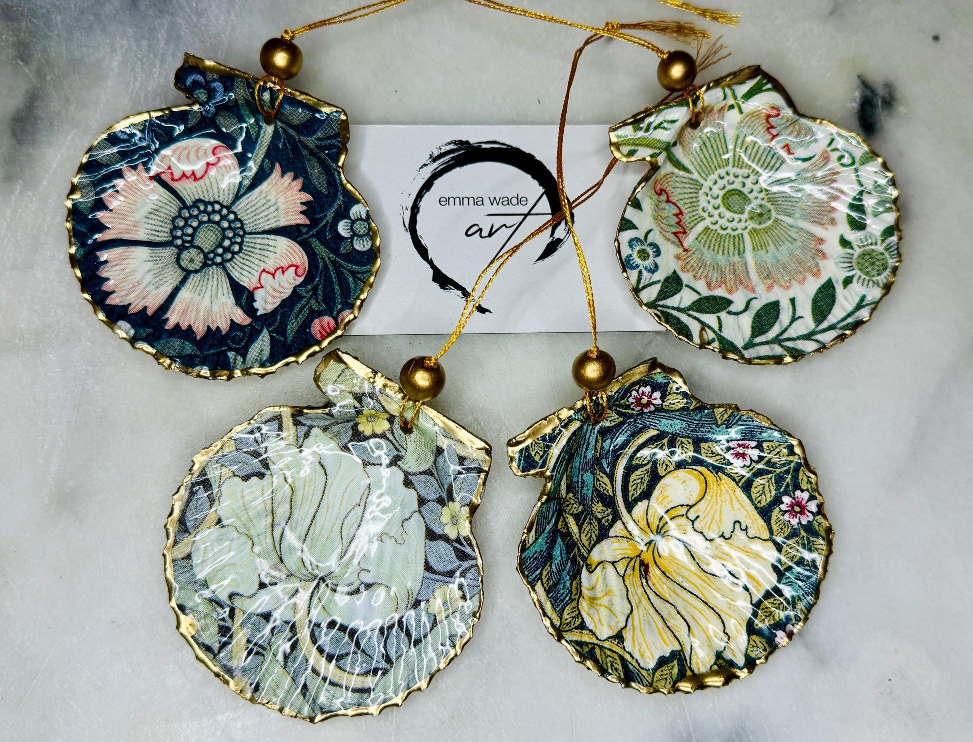 William Morris scallop shell ornaments sold individually or as set of 4, handmade Dorset shells with gold leaf gilded rims and backs, glossy resin interiors, Compton and Pimpernel floral designs, coastal hanging decorations with gold string, sustainable handmade gift, coastal home decor, Christmas ornament or unique shell gift
