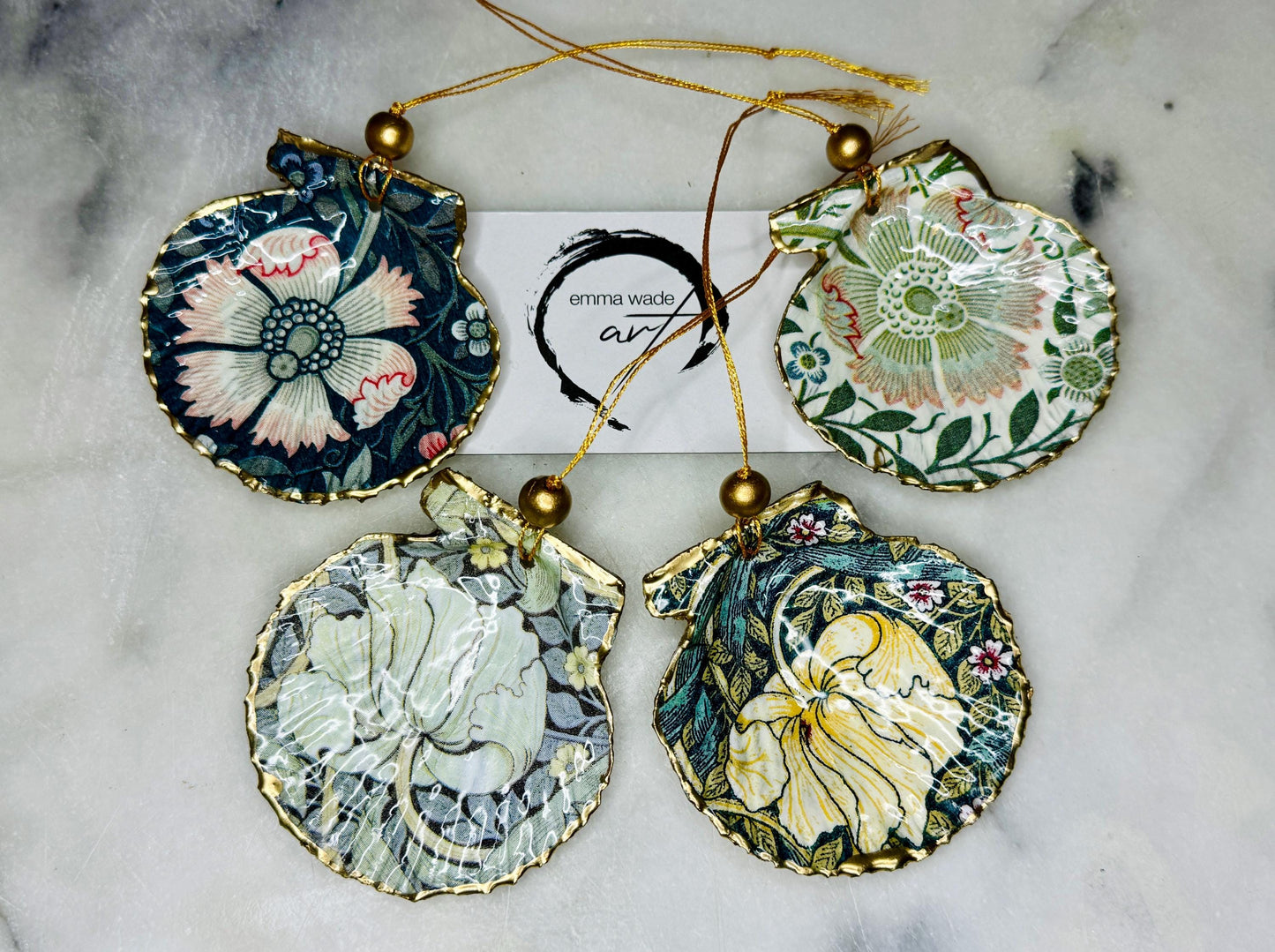 William Morris scallop shell ornaments sold individually or as set of 4, handmade Dorset shells with gold leaf gilded rims and backs, glossy resin interiors, Compton and Pimpernel floral designs, coastal hanging decorations with gold string, sustainable handmade gift, coastal home decor, Christmas ornament or unique shell gift