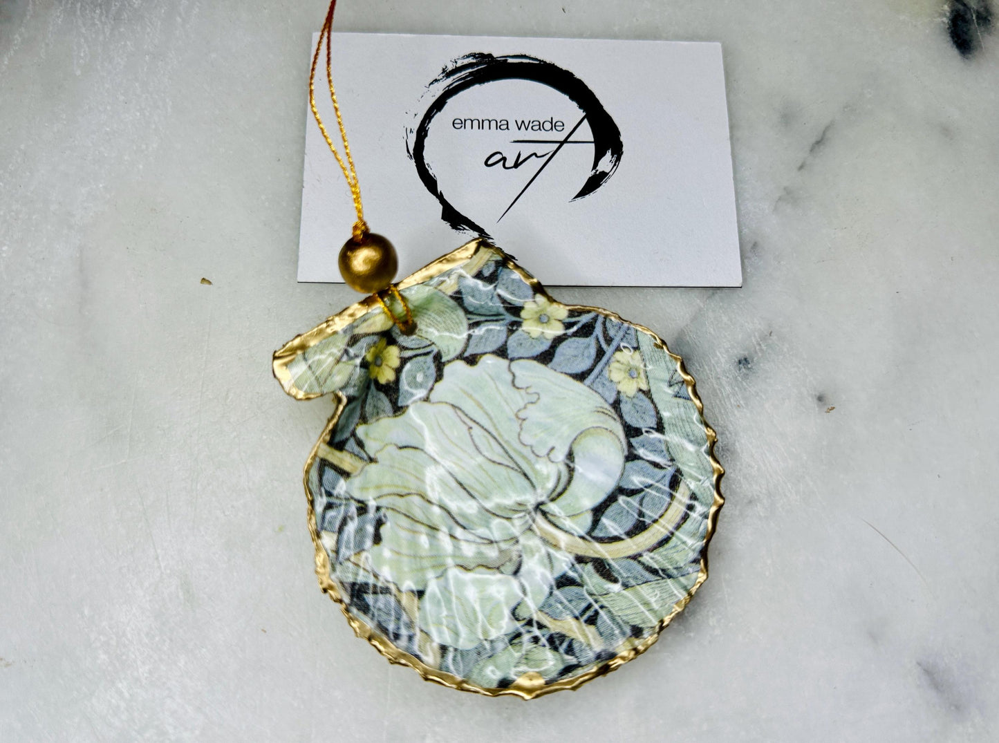 William Morris scallop shell ornaments sold individually or as set of 4, handmade Dorset shells with gold leaf gilded rims and backs, glossy resin interiors, Compton and Pimpernel floral designs, coastal hanging decorations with gold string, sustainable handmade gift, coastal home decor, Christmas ornament or unique shell gift