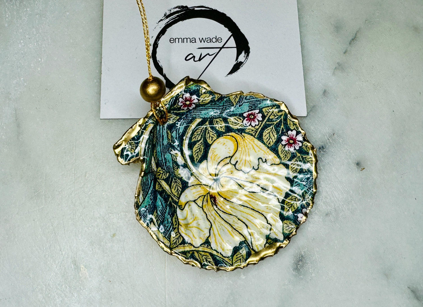 William Morris scallop shell ornaments sold individually or as set of 4, handmade Dorset shells with gold leaf gilded rims and backs, glossy resin interiors, Compton and Pimpernel floral designs, coastal hanging decorations with gold string, sustainable handmade gift, coastal home decor, Christmas ornament or unique shell gift