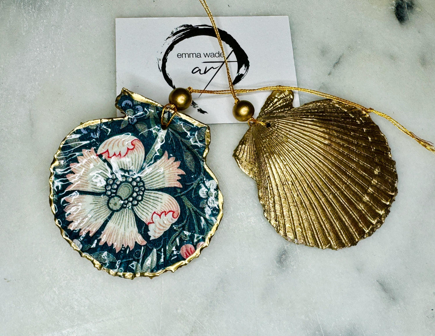 William Morris scallop shell ornaments sold individually or as set of 4, handmade Dorset shells with gold leaf gilded rims and backs, glossy resin interiors, Compton and Pimpernel floral designs, coastal hanging decorations with gold string, sustainable handmade gift, coastal home decor, Christmas ornament or unique shell gift