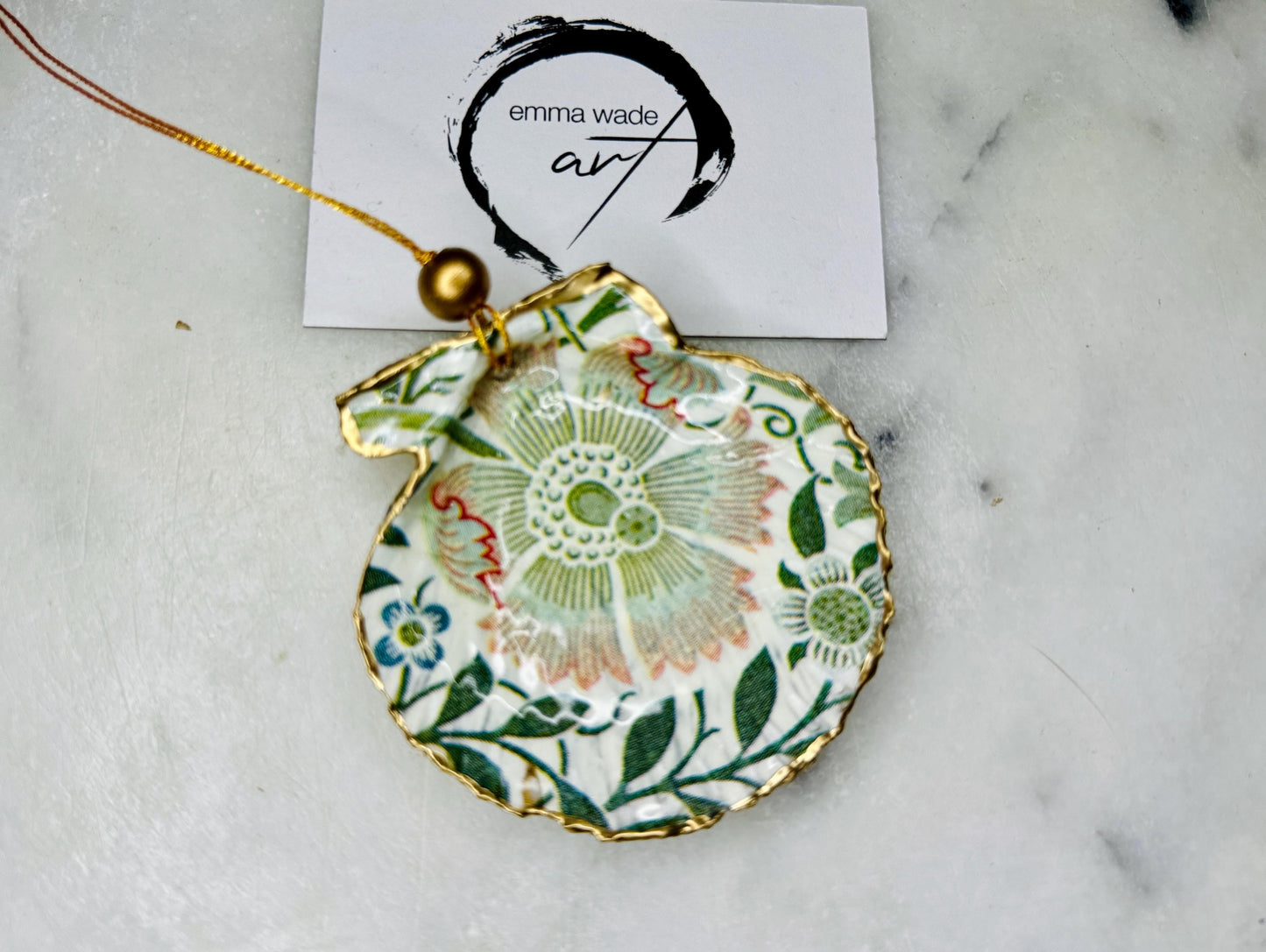 William Morris scallop shell ornaments sold individually or as set of 4, handmade Dorset shells with gold leaf gilded rims and backs, glossy resin interiors, Compton and Pimpernel floral designs, coastal hanging decorations with gold string, sustainable handmade gift, coastal home decor, Christmas ornament or unique shell gift