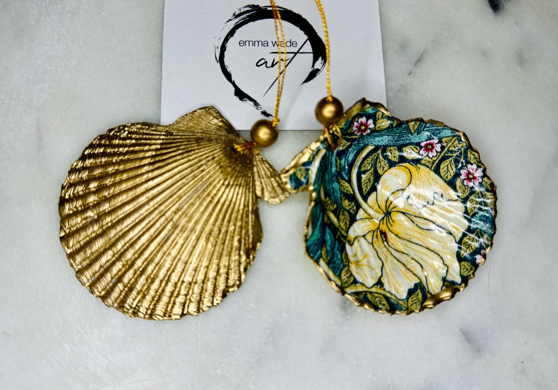 William Morris scallop shell ornaments sold individually or as set of 4, handmade Dorset shells with gold leaf gilded rims and backs, glossy resin interiors, Compton and Pimpernel floral designs, coastal hanging decorations with gold string, sustainable handmade gift, coastal home decor, Christmas ornament or unique shell gift