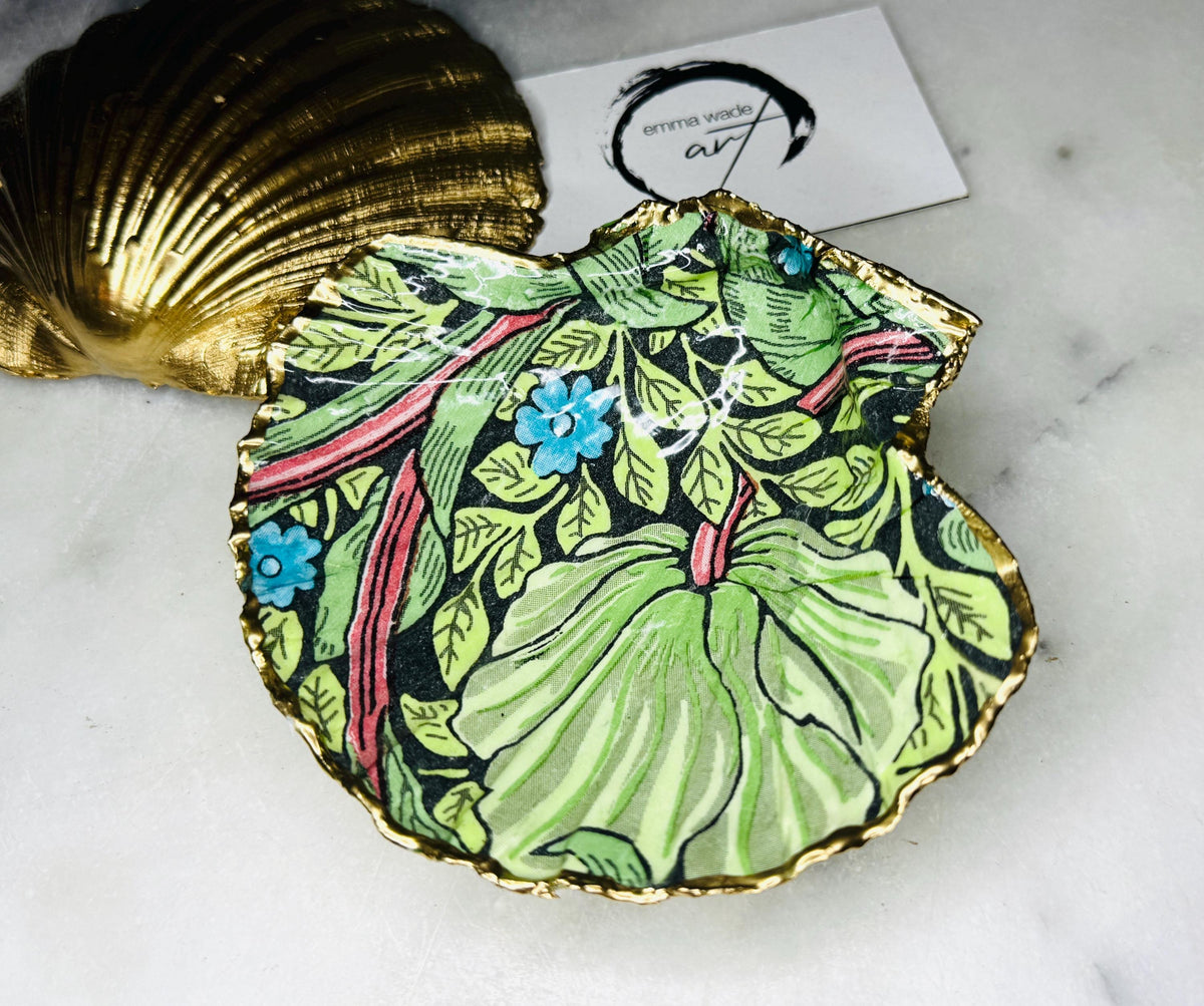 William Morris Pimpernel scallop shell trinket dish handcrafted from sustainably sourced Dorset shells. Decorated with a heritage floral design, hand gilded with real liquid gold leaf and sealed with crystal-clear hard resin. Luxury coastal jewellery dish, ring holder, trinket tray, tea light holder, or decorative shell gift available in two sizes.