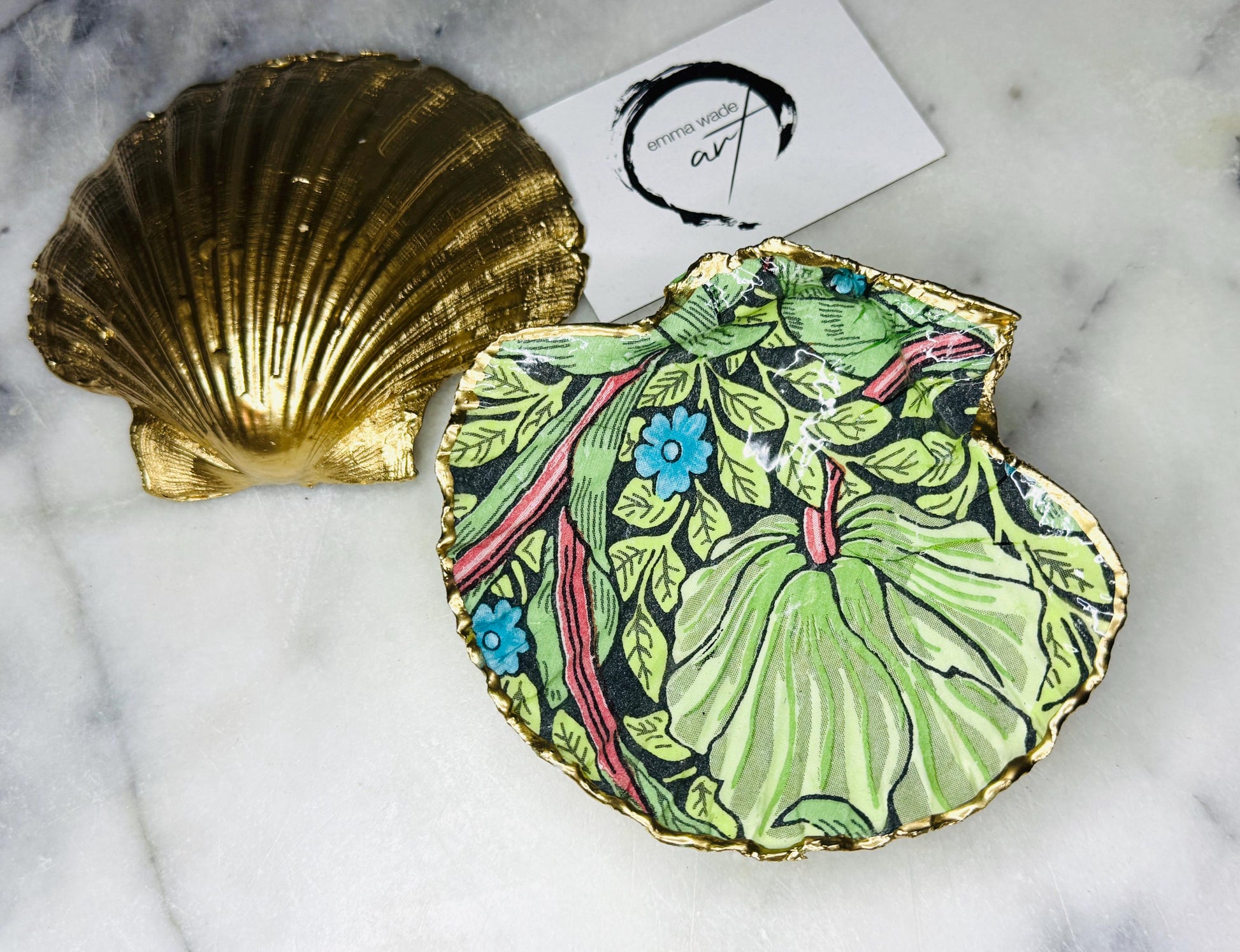 William Morris Pimpernel scallop shell trinket dish handcrafted from sustainably sourced Dorset shells. Decorated with a heritage floral design, hand gilded with real liquid gold leaf and sealed with crystal-clear hard resin. Luxury coastal jewellery dish, ring holder, trinket tray, tea light holder, or decorative shell gift available in two sizes.