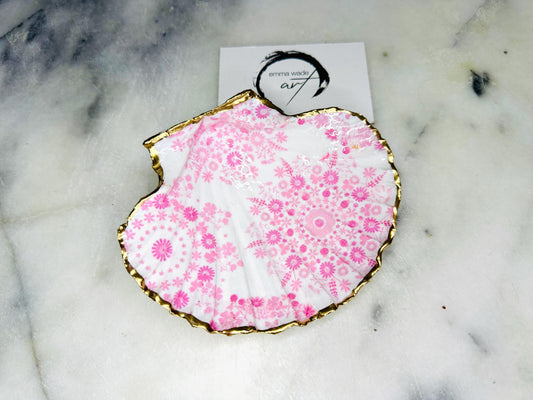 gift for her, gardeners gift, trinket scallop dish, shell ornament, decoupaged scallop, pink flower gift, coastal decor, coastal art, nature lover gift, Mothers Day gift, shell decor, valentines shell dish, gift for mum, rose gift, EmmaWadeART