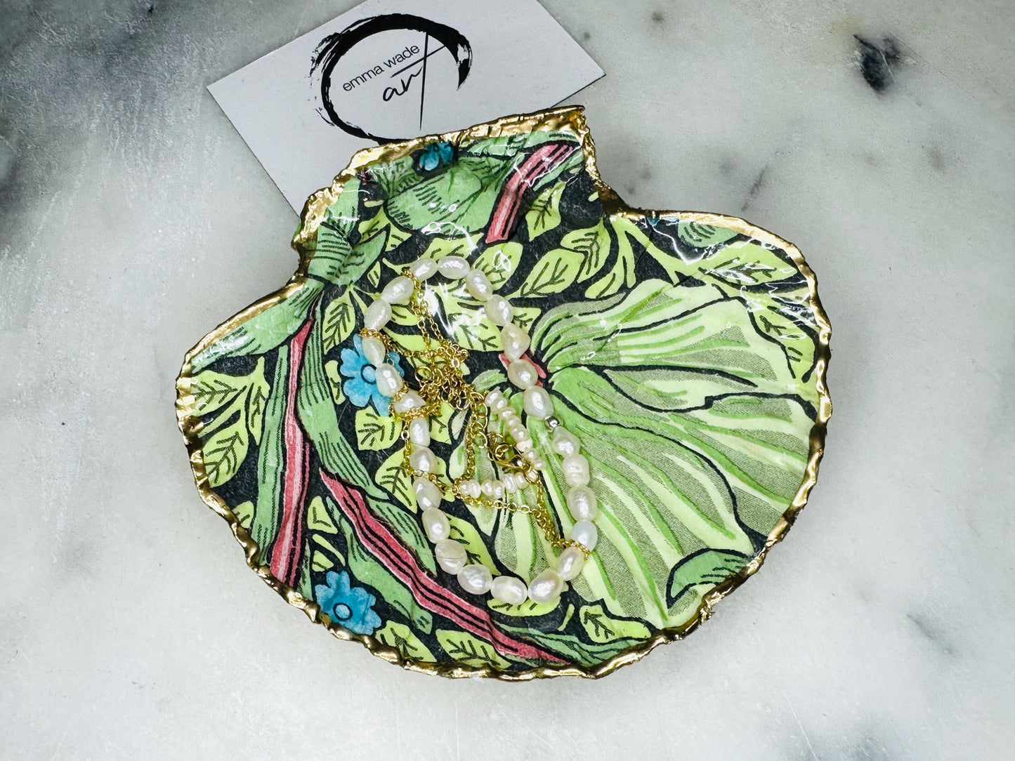 William Morris Pimpernel scallop shell trinket dish handcrafted from sustainably sourced Dorset shells. Decorated with a heritage floral design, hand gilded with real liquid gold leaf and sealed with crystal-clear hard resin. Luxury coastal jewellery dish, ring holder, trinket tray, tea light holder, or decorative shell gift available in two sizes.