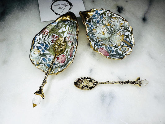 gifts for her, decorated dish, William Morris golden lily, serving dish, pinch pots, spice pots, unique wedding gift, golden anniversary, gold oyster shell, Salt anniversary, Salt cellar golden lily, salt and pepper dishes, coastal gifts, flower gift, dining decor, kitchen decor, gift for mum, William Morris gift, EmmaWadeART, cruet set, host gift, seashell gift, salt dish, new home gift, oyster shell dish, golden shell dish, salt pepper pinch pots, golden lily oyster dish
