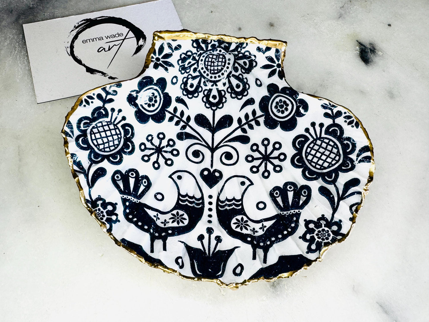 gift for her, decorated dish, jewelry trinket dish, Marimekko scallop shell, handmade shell dish, shell ornament, coastal ornament, coastal art, Finnish home decor, shell decorations, Bird scallop dish, Marimekko design dish, gift for him, ocean jewelry dish, ocean decor, shell trinket tray, scallop trinket tray, shell art, flower trinket dish, gold gilded dish, proposal dish, ring dish display, ring bearer dish, ring tray, ocean plate, shell tray, kitchen decor, bathroom decor, shell wall art