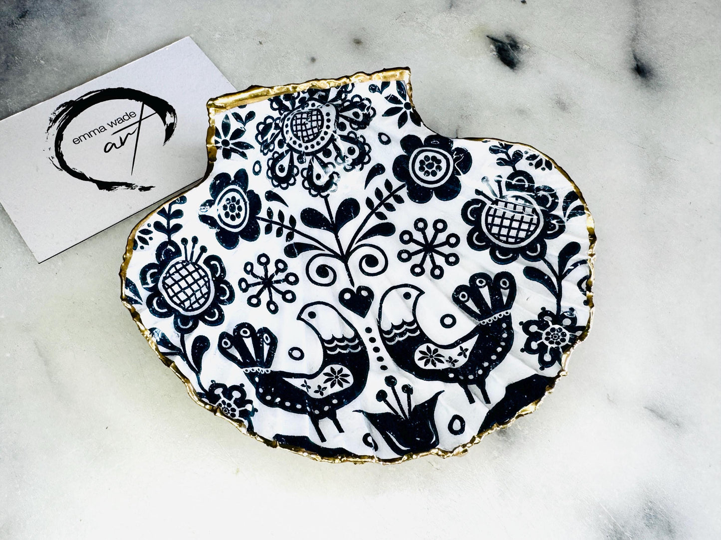 gift for her, decorated dish, jewelry trinket dish, Marimekko scallop shell, handmade shell dish, shell ornament, coastal ornament, coastal art, Finnish home decor, shell decorations, Bird scallop dish, Marimekko design dish, gift for him, ocean jewelry dish, ocean decor, shell trinket tray, scallop trinket tray, shell art, flower trinket dish, gold gilded dish, proposal dish, ring dish display, ring bearer dish, ring tray, ocean plate, shell tray, kitchen decor, bathroom decor, shell wall art