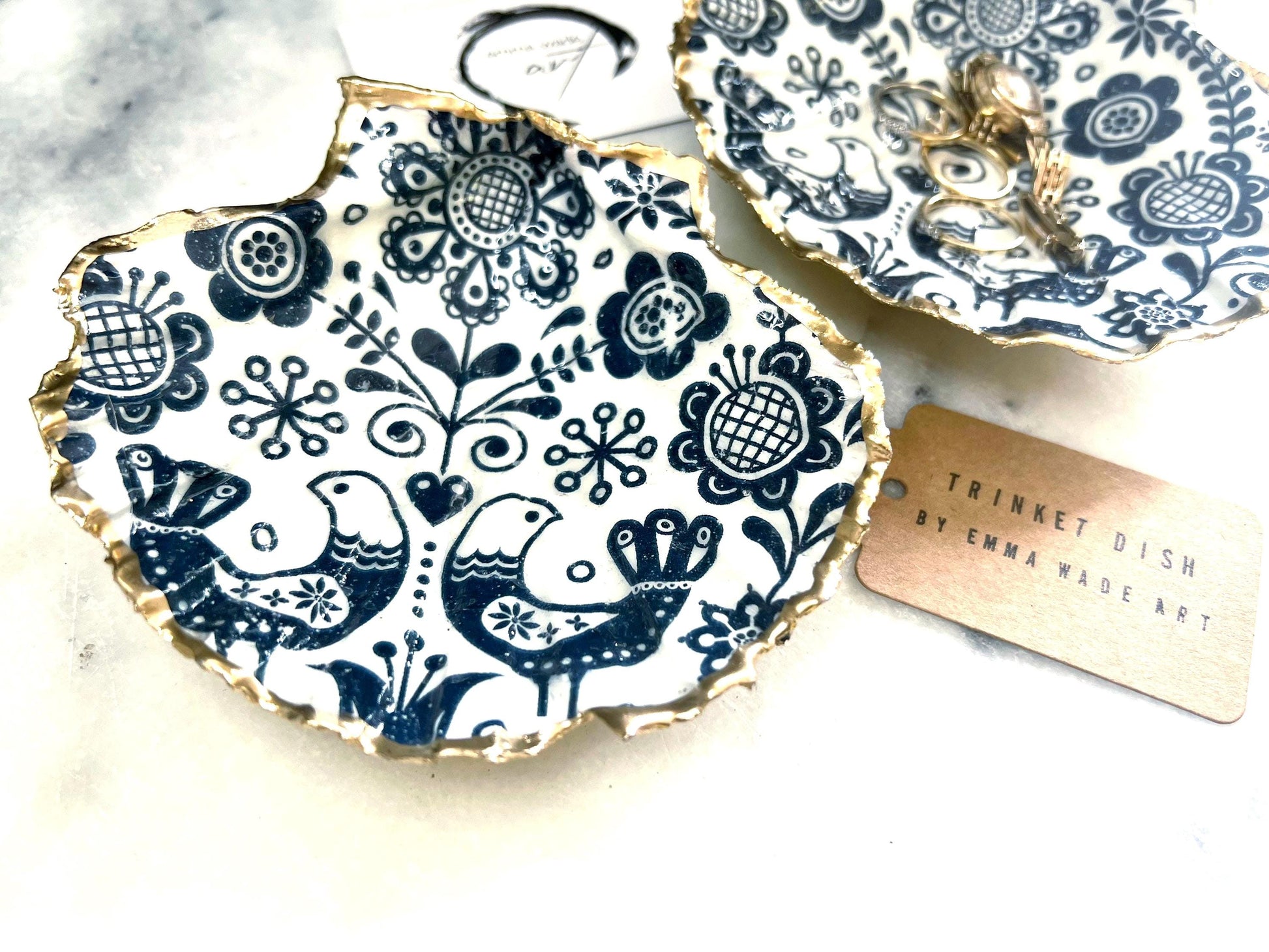 gift for her, decorated dish, jewelry trinket dish, Marimekko scallop shell, handmade shell dish, shell ornament, coastal ornament, coastal art, Finnish home decor, shell decorations, Bird scallop dish, Marimekko design dish, gift for him, ocean jewelry dish, ocean decor, shell trinket tray, scallop trinket tray, shell art, flower trinket dish, gold gilded dish, proposal dish, ring dish display, ring bearer dish, ring tray, ocean plate, shell tray, kitchen decor, bathroom decor, shell wall art