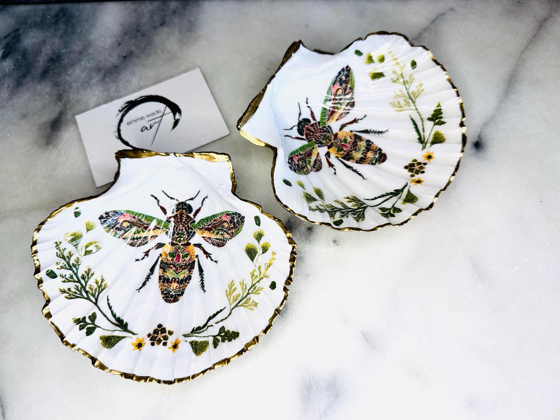 Bee Botanical Fern Shell Gift, Trinket scallop Shell dish gold finish, gold leaf trinket tray, shell scallop dish, Bee Nature lover shell bowl, decorative oyster shells, Fern Green Design key bowl, green and gold shell dish, Bee ring dish, golden trinket dish, bride shell dish, shell jewellery bowl, decoupaged earrings dish, shell art trinket, Fern shell gift, Gold shell trinket holder, painted shell with gold, shell jewellery dish, Emma Wade art, Proposal Ring Tray, Painted Key Bowl,