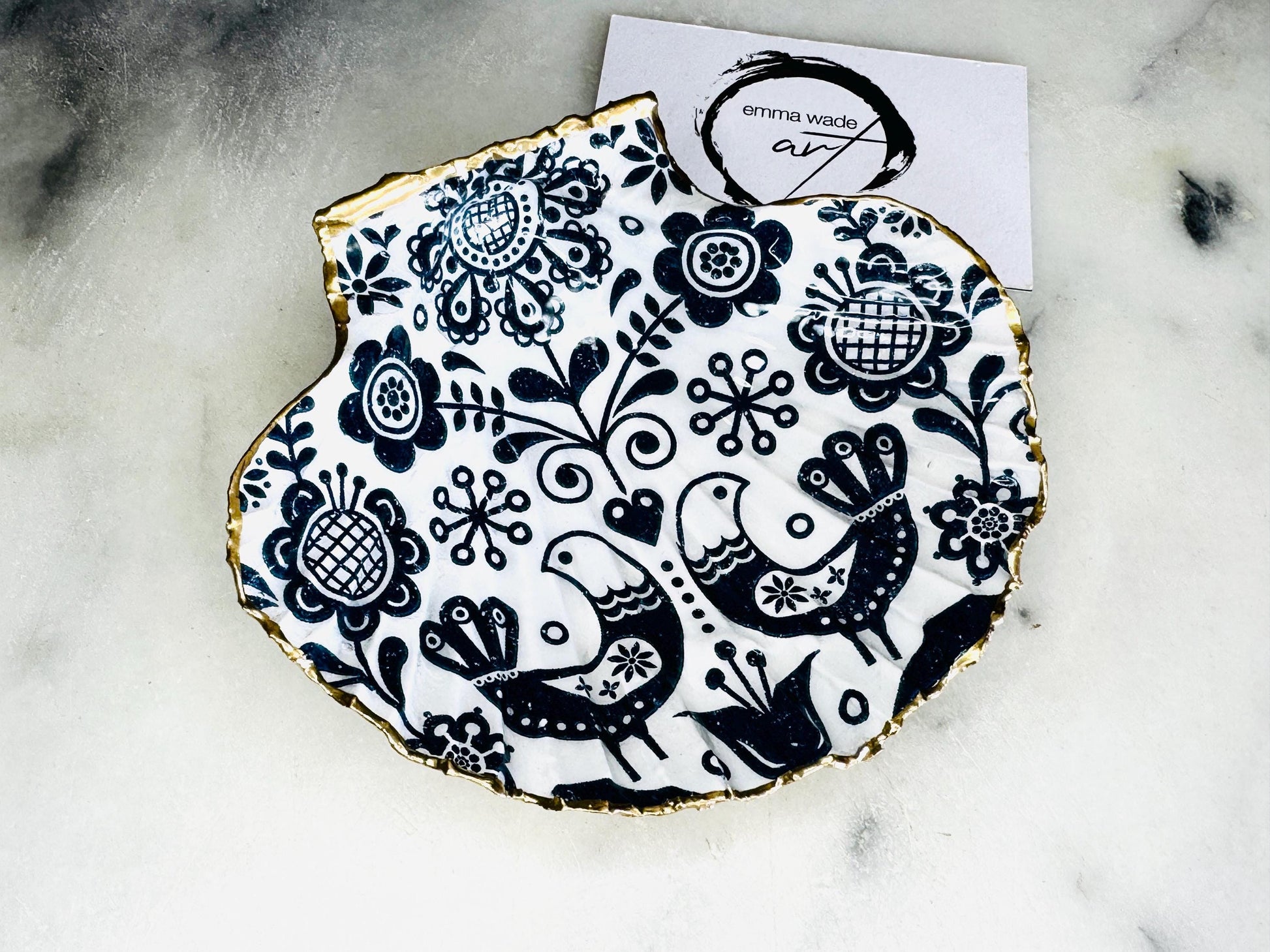gift for her, decorated dish, jewelry trinket dish, Marimekko scallop shell, handmade shell dish, shell ornament, coastal ornament, coastal art, Finnish home decor, shell decorations, Bird scallop dish, Marimekko design dish, gift for him, ocean jewelry dish, ocean decor, shell trinket tray, scallop trinket tray, shell art, flower trinket dish, gold gilded dish, proposal dish, ring dish display, ring bearer dish, ring tray, ocean plate, shell tray, kitchen decor, bathroom decor, shell wall art