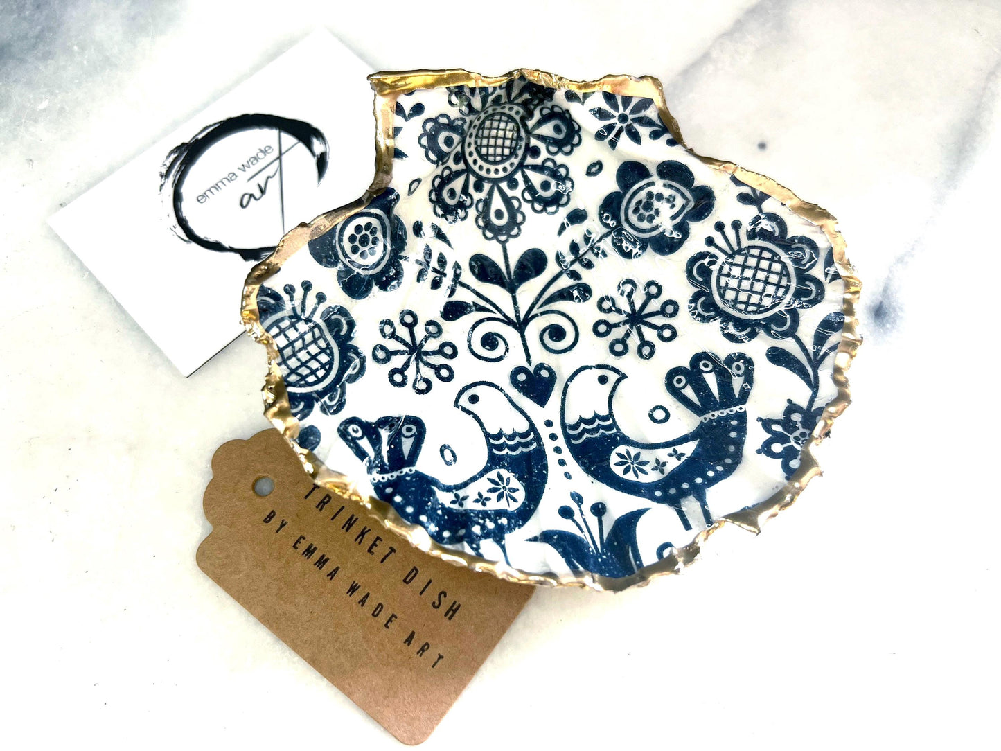 gift for her, decorated dish, jewelry trinket dish, Marimekko scallop shell, handmade shell dish, shell ornament, coastal ornament, coastal art, Finnish home decor, shell decorations, Bird scallop dish, Marimekko design dish, gift for him, ocean jewelry dish, ocean decor, shell trinket tray, scallop trinket tray, shell art, flower trinket dish, gold gilded dish, proposal dish, ring dish display, ring bearer dish, ring tray, ocean plate, shell tray, kitchen decor, bathroom decor, shell wall art