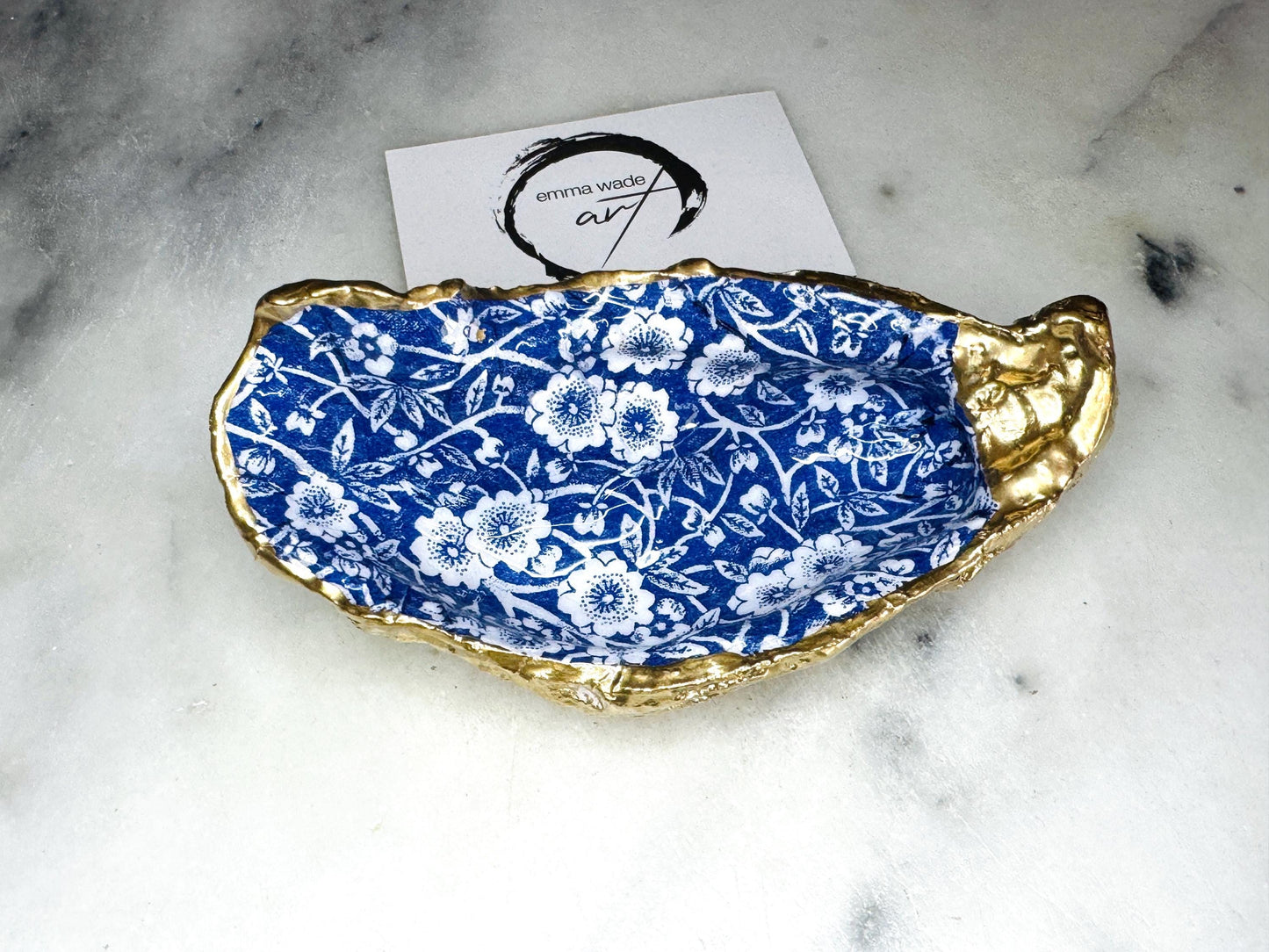 blue Floral trinket Shell dishes gold finish, shell jewellery dish, UK Natural Oyster navy and gold trinket tray, shell oyster dish, trinket tray shell, she dreams of the sea, shell jewellery bowl, golden trinket dish, shell key bowl, decoupaged earring dish, oyster dish with flowers, shell art trinket, decoupage shell dish, bride oyster dish, oyster shell trinket, shell key bowl, nature lover gift, coastal shell gift, blue host gift, Floral shell ornament, decoupage oyster