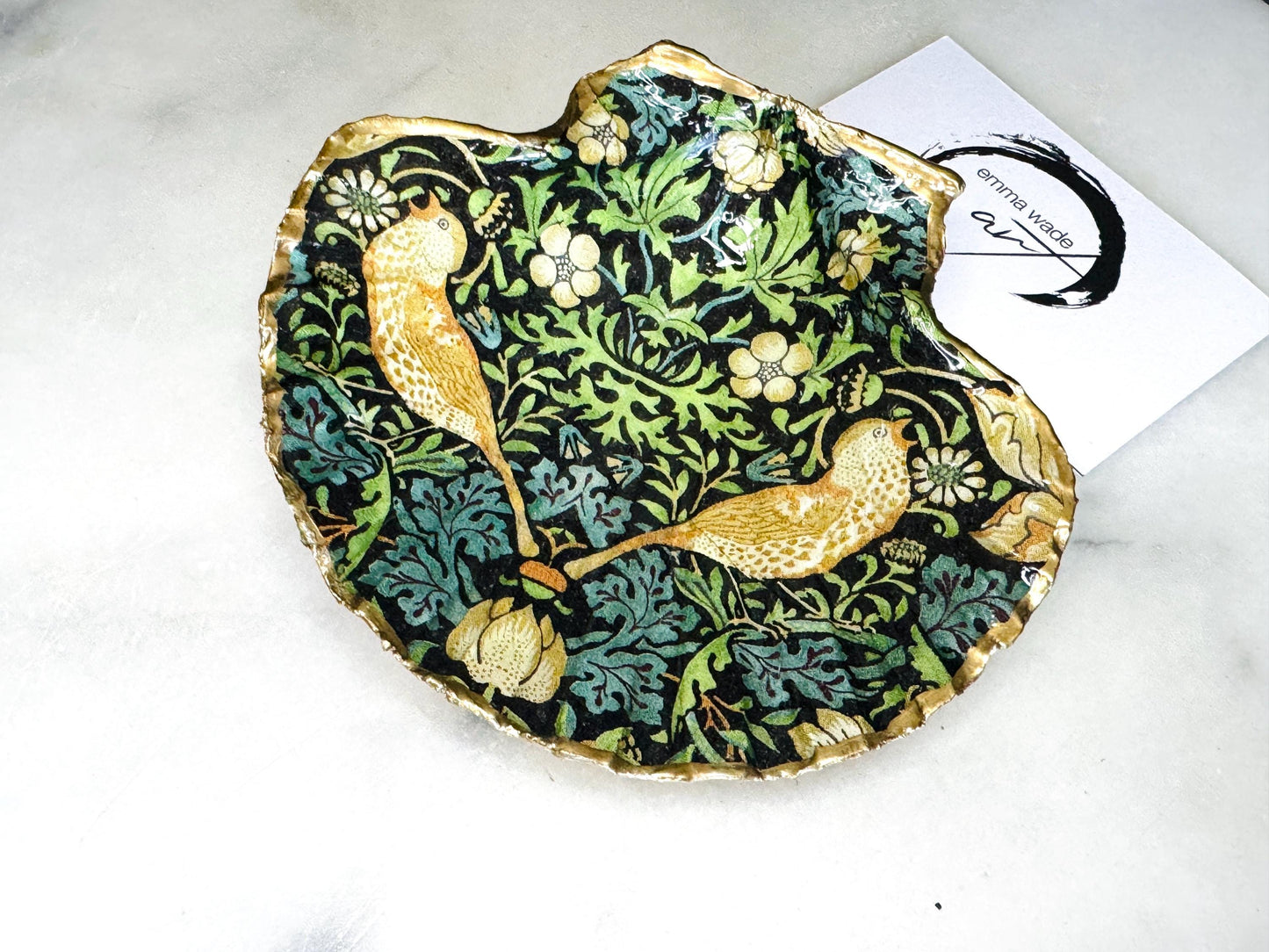 william morris scallop shell dish, strawberry thief design, green black scallop trinket dish, gold leaf jewellery holder, handmade scallop shell ornament, coastal oyster style dish, art inspired home decor, unique jewellery tray, eco friendly coastal gift, handmade ring holder dish, victorian arts and crafts decor, william morris kitchen salt dish, oyster shell trinket dish