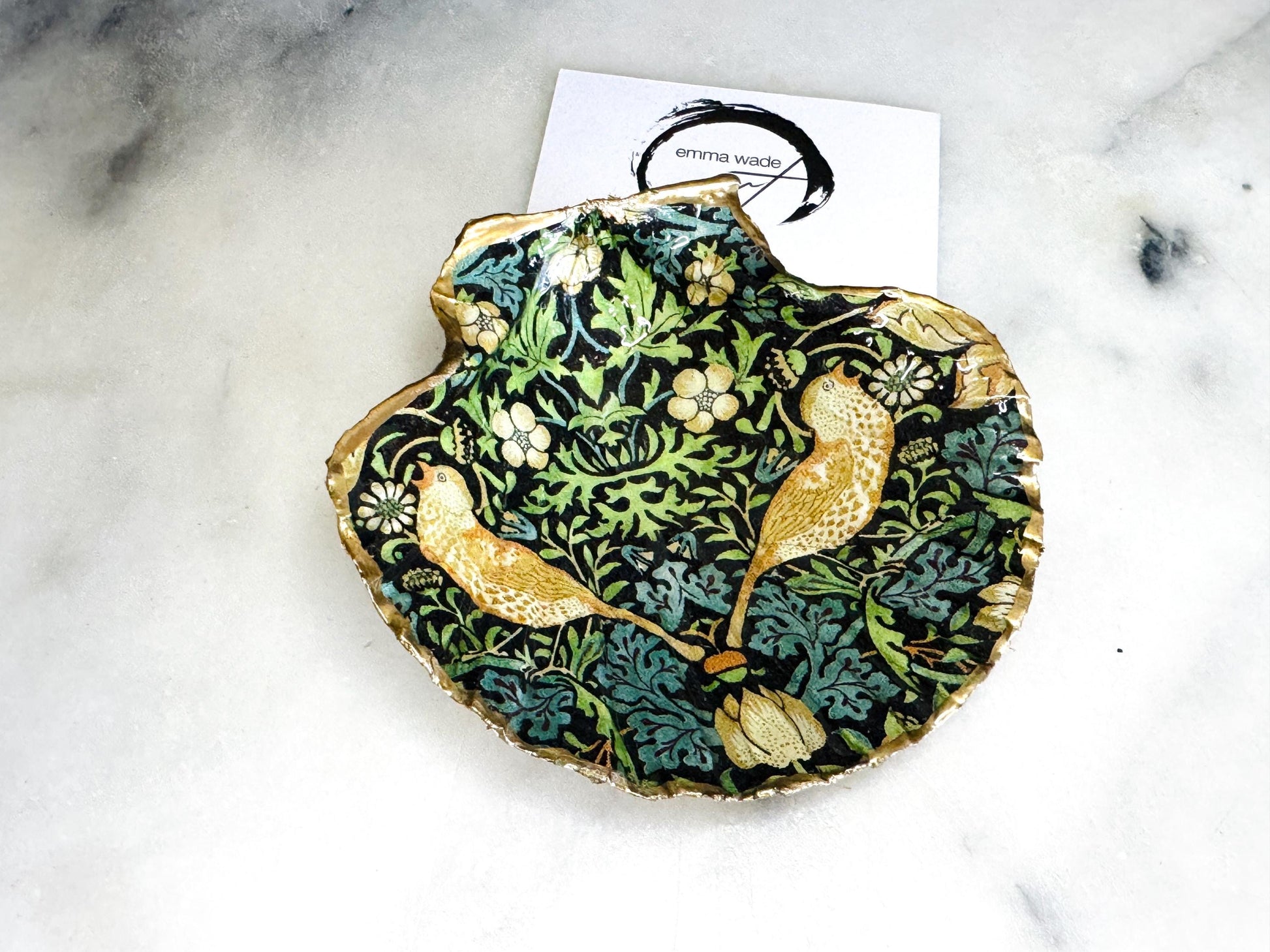 william morris scallop shell dish, strawberry thief design, green black scallop trinket dish, gold leaf jewellery holder, handmade scallop shell ornament, coastal oyster style dish, art inspired home decor, unique jewellery tray, eco friendly coastal gift, handmade ring holder dish, victorian arts and crafts decor, william morris kitchen salt dish, oyster shell trinket dish