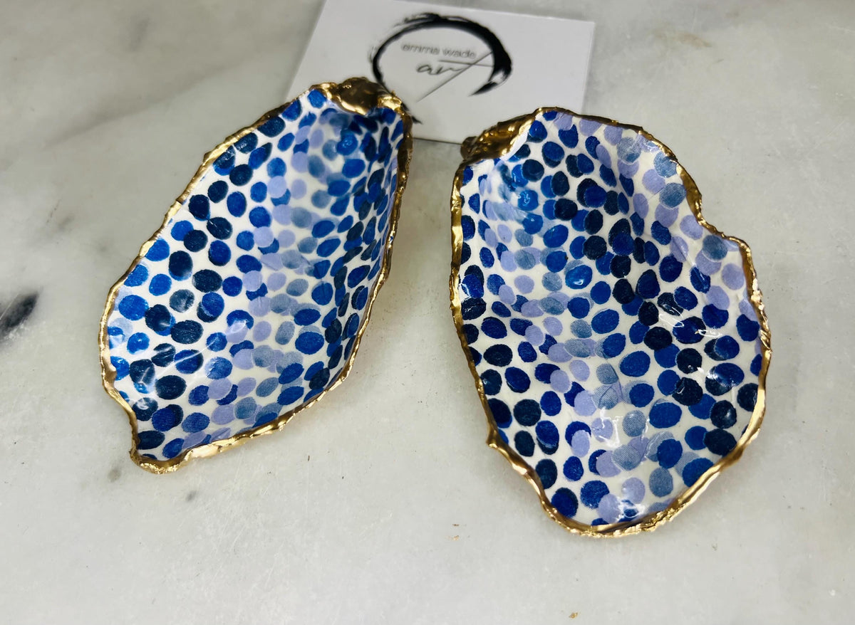 Handmade Emma Bridgewater Blue Dots oyster shell trinket dish, shown as a single jewellery tray with a blue and white dot pattern and hand-gilded gold leaf edges. Crafted from a natural Dorset oyster shell and sealed with glossy, crystal-clear resin. Coastal-inspired home decor, perfect for holding rings, earrings and small keepsakes, with each shell one of a kind and finished by hand.