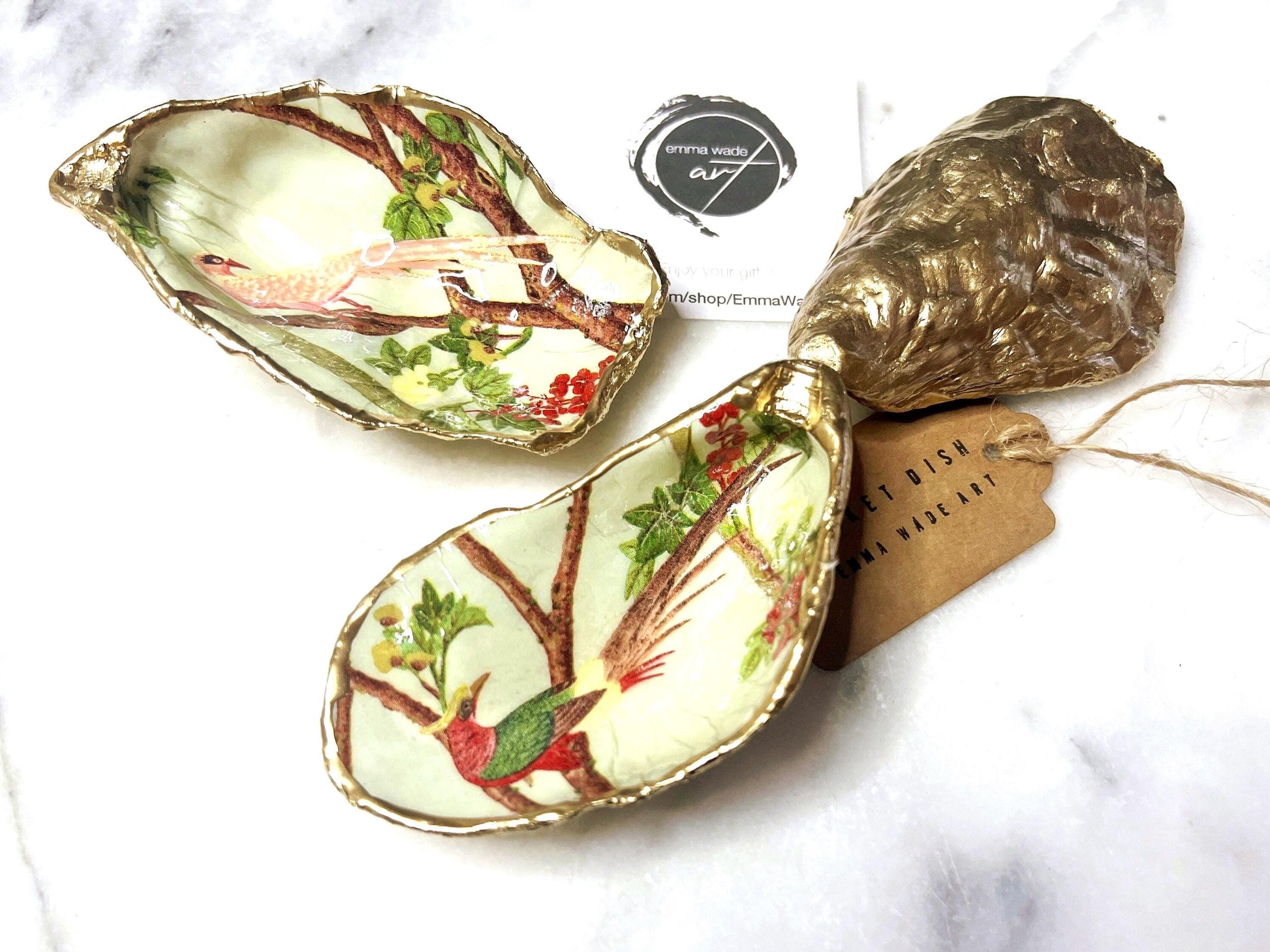 Handmade oyster shell jewellery catcher dish with Birds of Paradise design in red or pink. Each Dorset shell is finished with gold leaf edging and glossy resin, making it unique and one of a kind. Use as an oyster ring dish, jewellery tray, or trinket dish for rings, earrings, cufflinks, or keepsakes. A beautiful shell jewellery organiser and coastal-inspired ornament. Perfect handmade bird lover gift for weddings, anniversaries, birthdays, bridesmaids, or Christmas.
