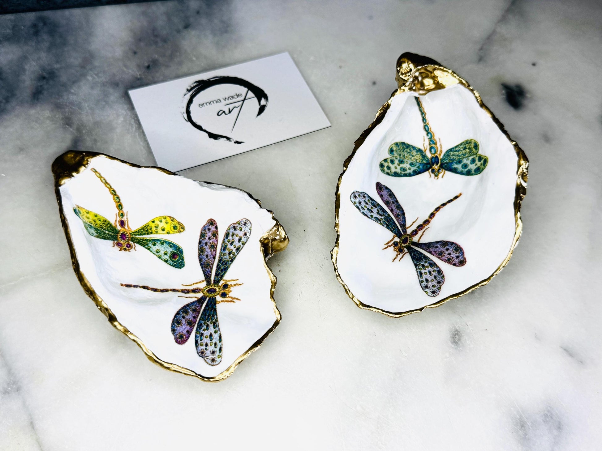 Handmade dragonfly oyster shell trinket dish with hand-gilded gold leaf edges and glossy resin finish, created from sustainably sourced Dorset shells. Unique coastal jewellery holder and ring dish, ideal as a vanity tray, trinket tray or decorative keepsake. Nature inspired home decor gift for birthdays, weddings, anniversaries, housewarmings and Mother’s Day. One of a kind artisan shell dish, beautifully presented in a gift box.