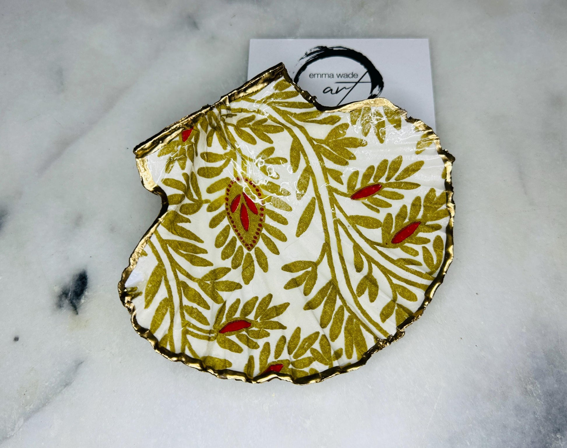Handcrafted red and gold floral scallop shell trinket dish, gilded with liquid gold leaf and sealed in resin. Inspired by the Dorset coastline, this unique jewellery holder or trinket bowl is made from an authentic scallop shell and presented in a sustainable gift box. A thoughtful handmade coastal décor piece and ocean lover gift, ideal for weddings, birthdays, or elegant home styling.