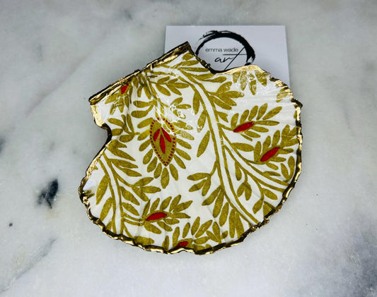 Handcrafted red and gold floral scallop shell trinket dish, gilded with liquid gold leaf and sealed in resin. Inspired by the Dorset coastline, this unique jewellery holder or trinket bowl is made from an authentic scallop shell and presented in a sustainable gift box. A thoughtful handmade coastal décor piece and ocean lover gift, ideal for weddings, birthdays, or elegant home styling.
