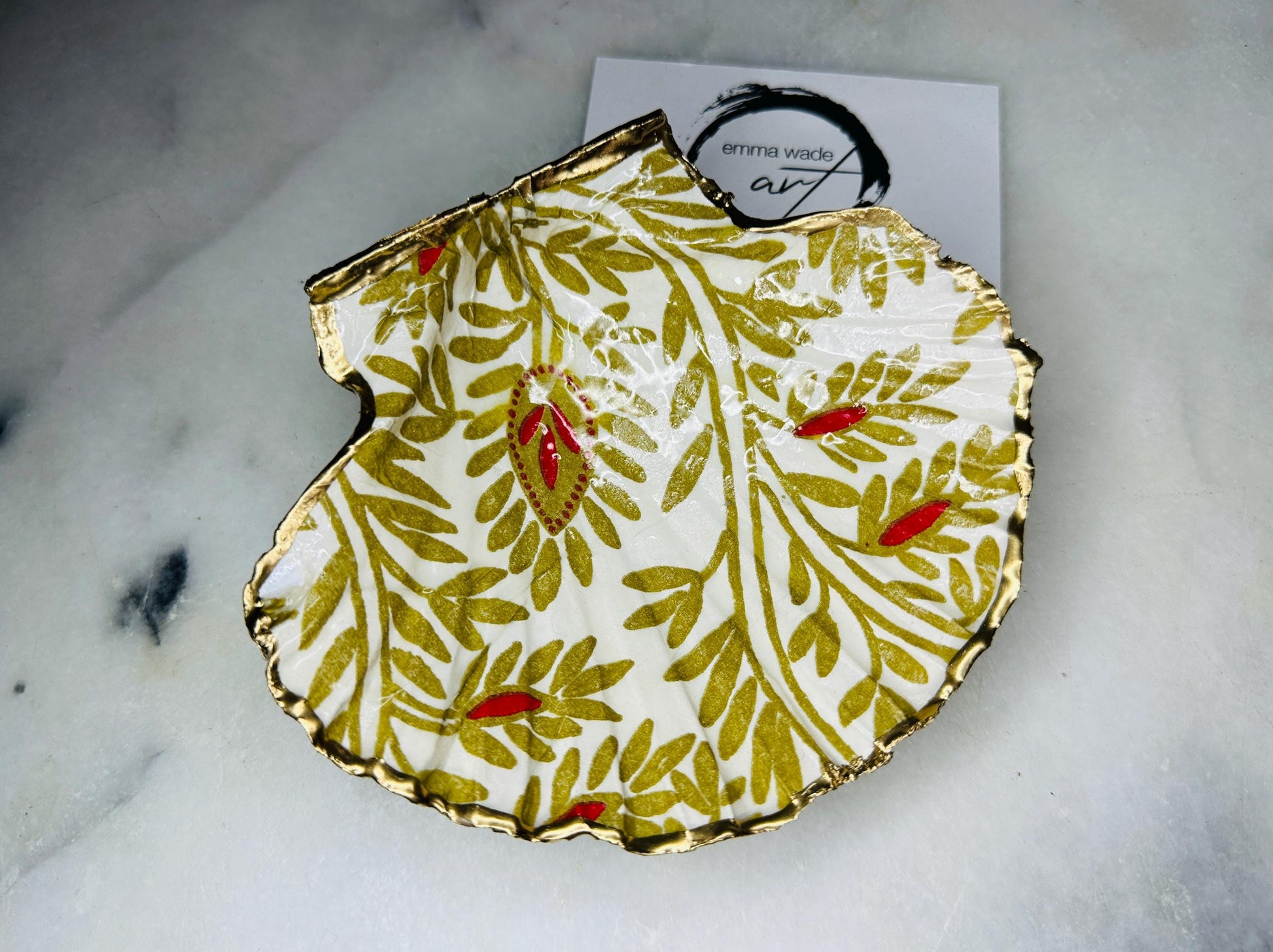 Handcrafted red and gold floral scallop shell trinket dish, gilded with liquid gold leaf and sealed in resin. Inspired by the Dorset coastline, this unique jewellery holder or trinket bowl is made from an authentic scallop shell and presented in a sustainable gift box. A thoughtful handmade coastal décor piece and ocean lover gift, ideal for weddings, birthdays, or elegant home styling.