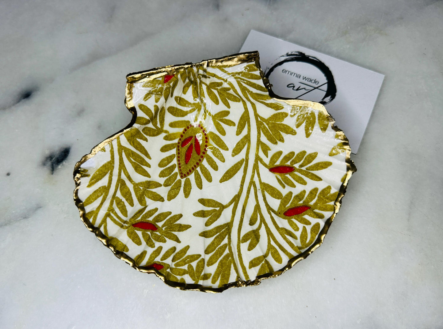 Handcrafted red and gold floral scallop shell trinket dish, gilded with liquid gold leaf and sealed in resin. Inspired by the Dorset coastline, this unique jewellery holder or trinket bowl is made from an authentic scallop shell and presented in a sustainable gift box. A thoughtful handmade coastal décor piece and ocean lover gift, ideal for weddings, birthdays, or elegant home styling.