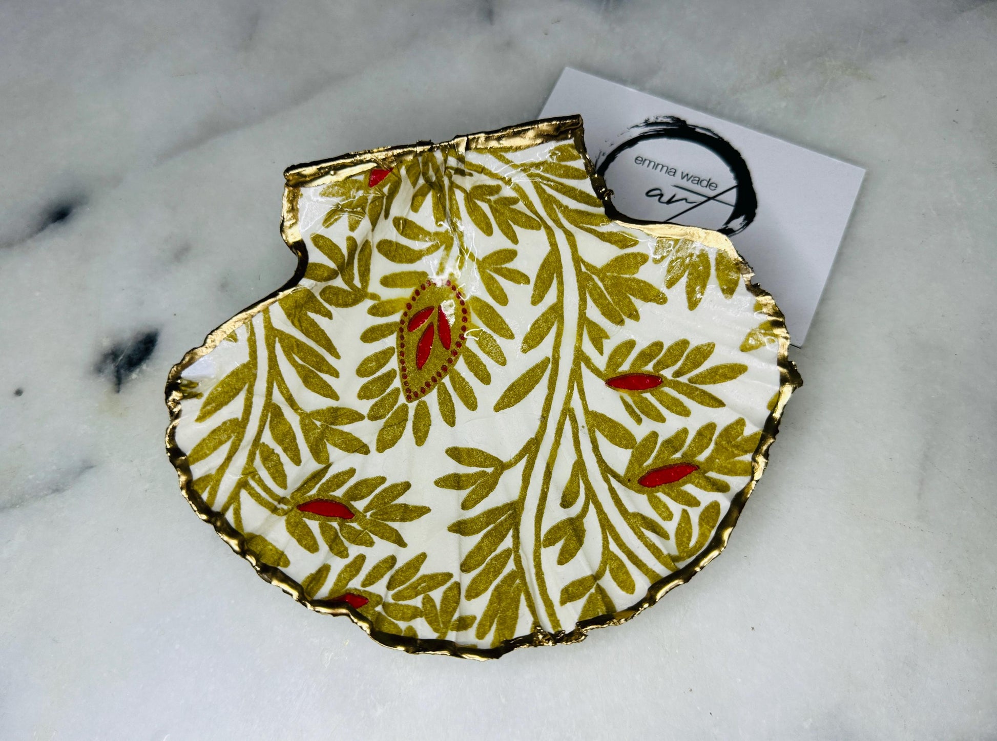 Handcrafted red and gold floral scallop shell trinket dish, gilded with liquid gold leaf and sealed in resin. Inspired by the Dorset coastline, this unique jewellery holder or trinket bowl is made from an authentic scallop shell and presented in a sustainable gift box. A thoughtful handmade coastal décor piece and ocean lover gift, ideal for weddings, birthdays, or elegant home styling.