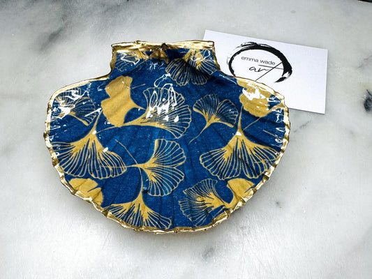 Gingko decorated dish, Gingko decoupaged scallop dish, Gingko ornament, decorative accessory, shell ornament, shell jewellery box, jewellery dish, trinket dish, hand made ornament,  sustainable hand painted ornament, coastal ornament, gift for her, Blue Gold Japanese Shell dish, Gingko scallop dish, Blue Gold Gingko gift, Gingko decor, UK scallop ring tray, coastal decor, Christmas gift, gift for mum, shell jewelry tray, shell ring holder, gold gilded ring dish, anniversary gift, Japanese dish