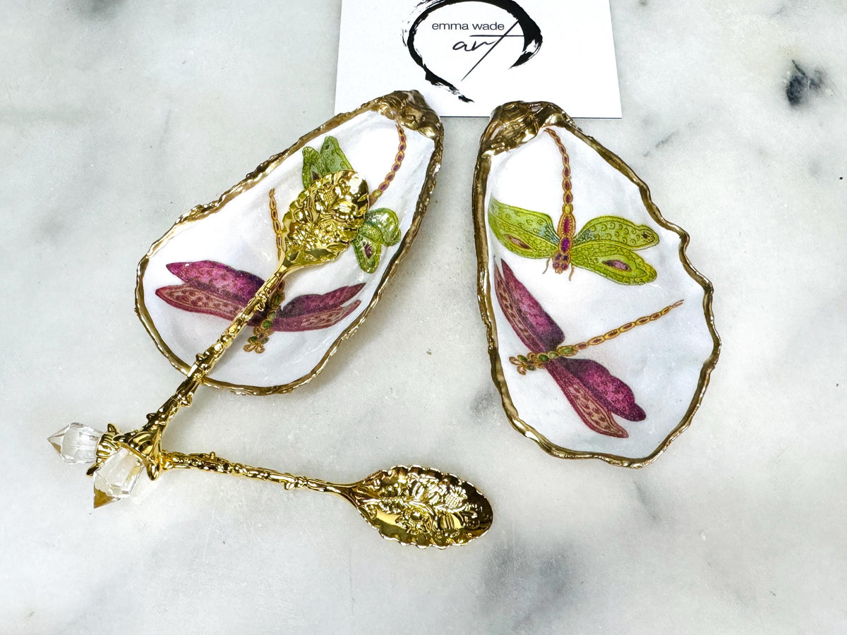 Pair of green blue dragonfly Gold Gilded Oyster salt Dishes, Seashell salt dish, oyster salt tray, salt and pepper shell box, shell cruet set, sea shell salt, dragonfly oyster shell salt, seashell salt holder, oyster shell sugar dish, cow salt pot, gold gilded cruet set, oyster pinch bowl, salt crystal bowl, oyster salt cellar, oyster salt and pepper holders, salt and pepper dish set, Host Gift, Dining Decor, white And blue Contemporary pinch pots, dragonfly Shell Gift, Coastal Host Gift