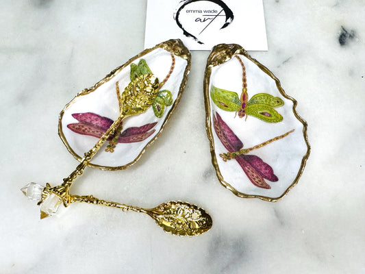 Pair of green blue dragonfly Gold Gilded Oyster salt Dishes, Seashell salt dish, oyster salt tray, salt and pepper shell box, shell cruet set, sea shell salt, dragonfly oyster shell salt, seashell salt holder, oyster shell sugar dish, cow salt pot, gold gilded cruet set, oyster pinch bowl, salt crystal bowl, oyster salt cellar, oyster salt and pepper holders, salt and pepper dish set, Host Gift, Dining Decor, white And blue Contemporary pinch pots, dragonfly Shell Gift, Coastal Host Gift