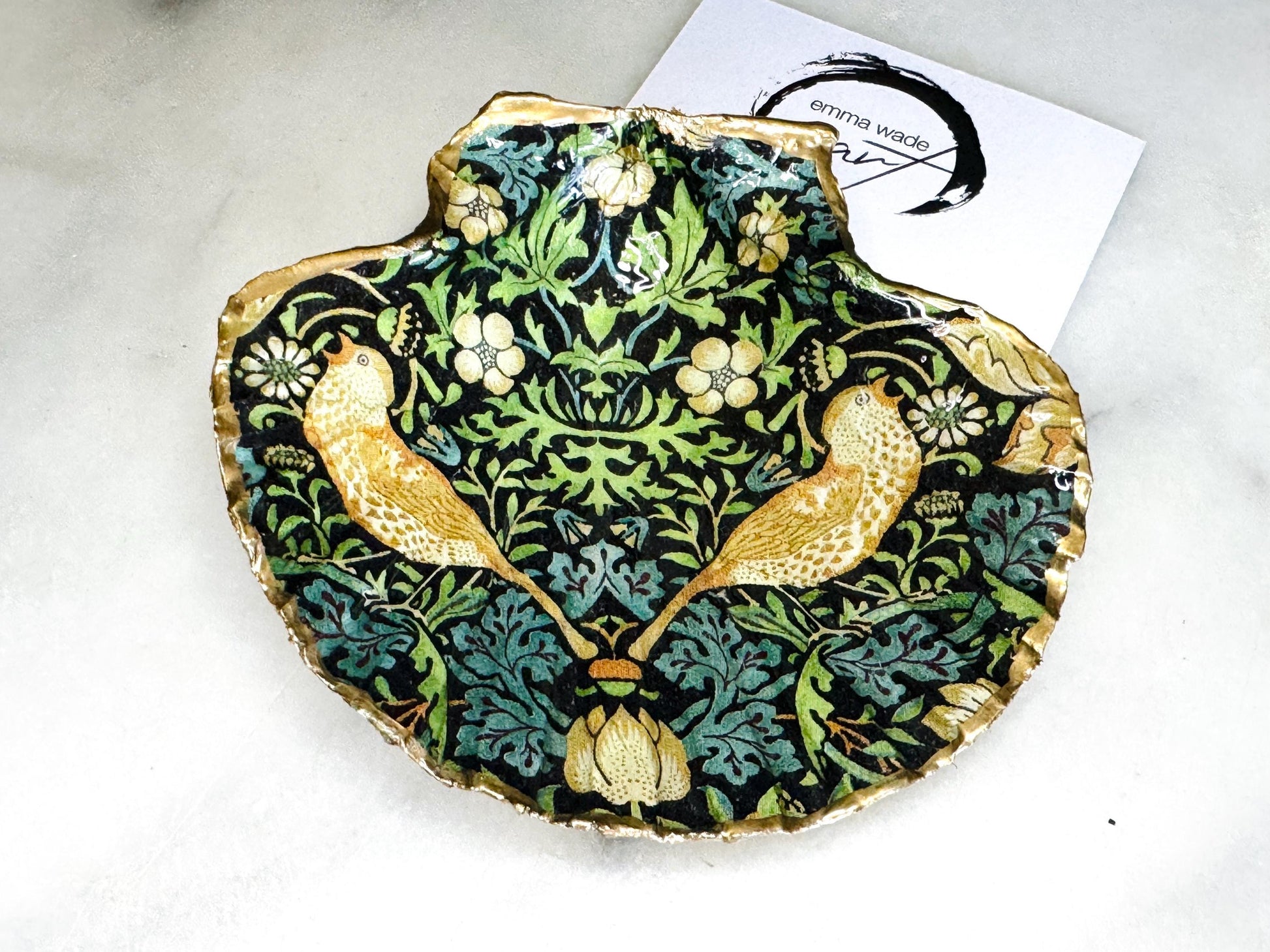 william morris scallop shell dish, strawberry thief design, green black scallop trinket dish, gold leaf jewellery holder, handmade scallop shell ornament, coastal oyster style dish, art inspired home decor, unique jewellery tray, eco friendly coastal gift, handmade ring holder dish, victorian arts and crafts decor, william morris kitchen salt dish, oyster shell trinket dish