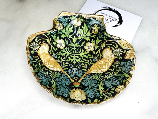 william morris scallop shell dish, strawberry thief design, green black scallop trinket dish, gold leaf jewellery holder, handmade scallop shell ornament, coastal oyster style dish, art inspired home decor, unique jewellery tray, eco friendly coastal gift, handmade ring holder dish, victorian arts and crafts decor, william morris kitchen salt dish, oyster shell trinket dish