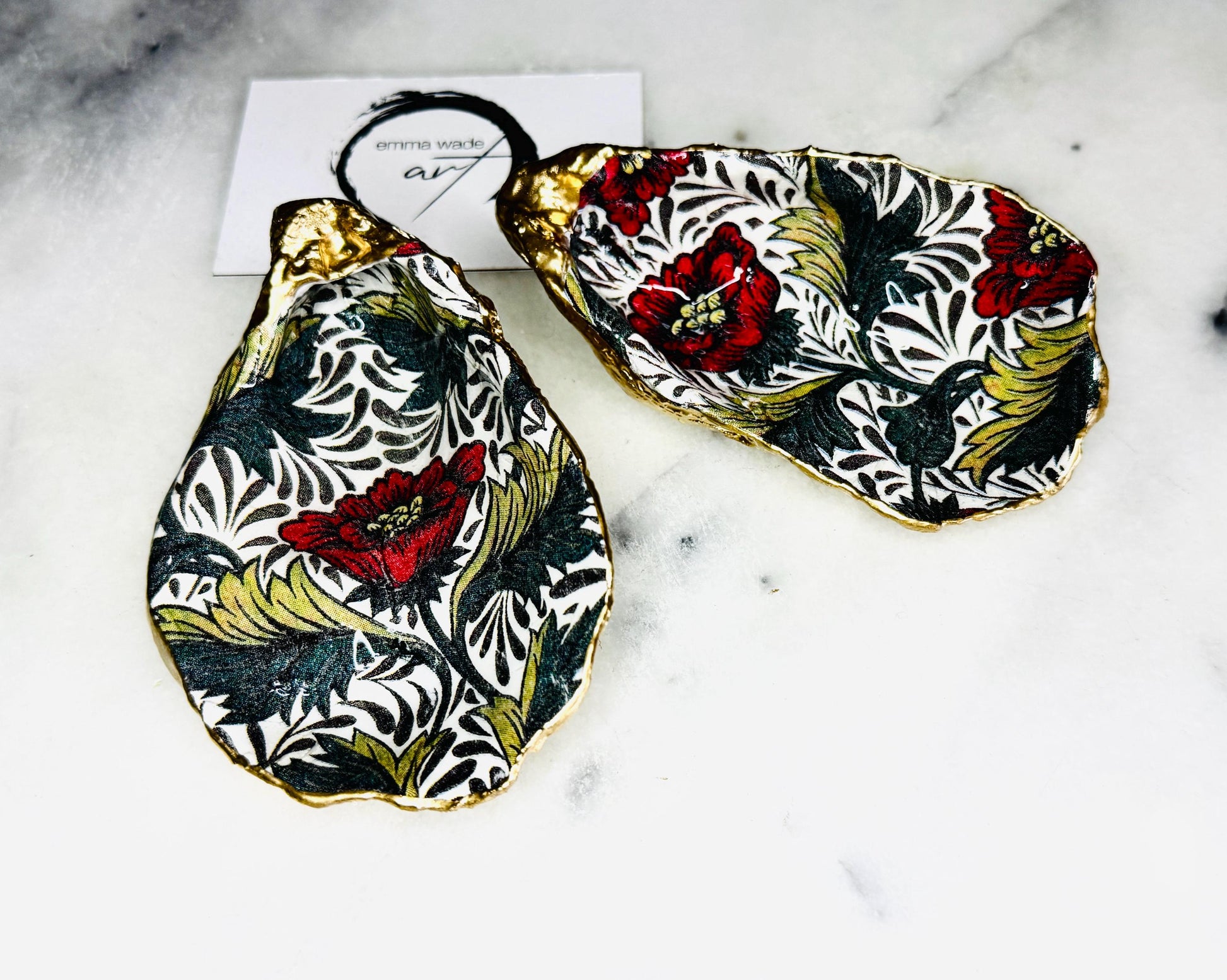 William Morris Red Peony oyster shell ring dish and jewellery dish. Handmade from natural Dorset shells with hand-painted floral design and gold leaf edges. A unique trinket tray, ring holder, or cufflink dish. Perfect for weddings, anniversaries, birthdays, bridesmaids, or new home gifts. Can also be used as a tealight holder, spoon rest, or salt pinch pot. Presented in a sustainable gift box. A beautiful handmade coastal ornament and keepsake for someone special.