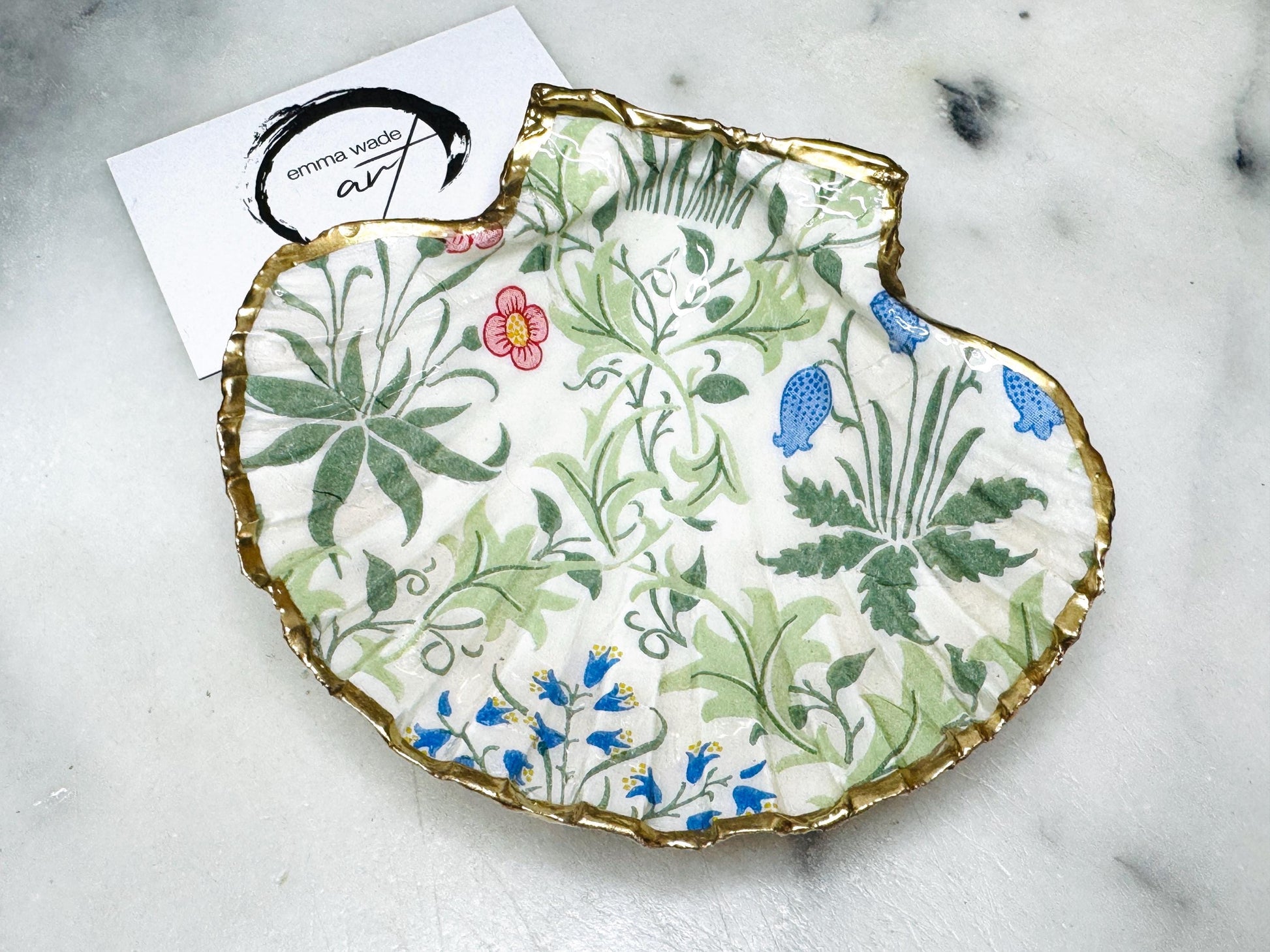 Gifts for her, Gift for him, Christmas gift idea, decoupaged scallop shell , Ring holder, Shell Jewellery box, Trinket and jewellery dish, Anniversary gift Wedding gift ideas, anniversary gift, Uk Coastal shell decor, william morris celandine gift, Perfect as a handmade William Morris gift, coastal-inspired ornament, or decorative tray for weddings, anniversaries, birthdays and Christmas