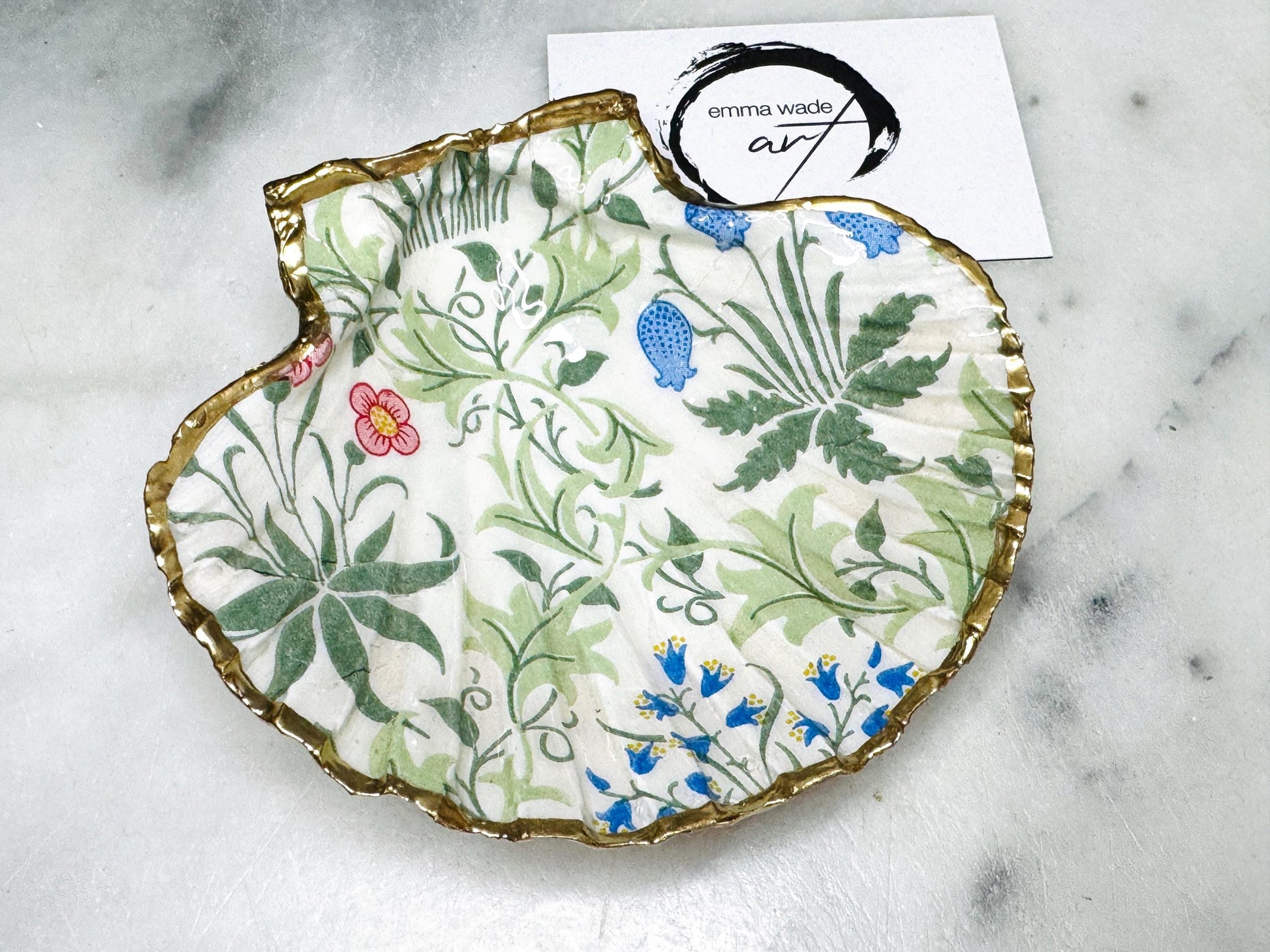 Gifts for her, Gift for him, Christmas gift idea, decoupaged scallop shell , Ring holder, Shell Jewellery box, Trinket and jewellery dish, Anniversary gift Wedding gift ideas, anniversary gift, Uk Coastal shell decor, william morris celandine gift, Perfect as a handmade William Morris gift, coastal-inspired ornament, or decorative tray for weddings, anniversaries, birthdays and Christmas