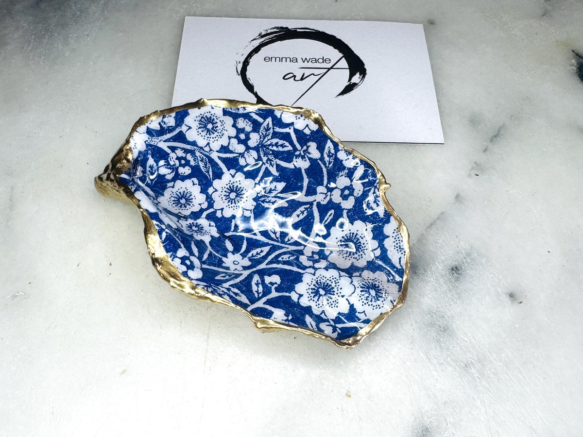 blue Floral trinket Shell dishes gold finish, shell jewellery dish, UK Natural Oyster navy and gold trinket tray, shell oyster dish, trinket tray shell, she dreams of the sea, shell jewellery bowl, golden trinket dish, shell key bowl, decoupaged earring dish, oyster dish with flowers, shell art trinket, decoupage shell dish, bride oyster dish, oyster shell trinket, shell key bowl, nature lover gift, coastal shell gift, blue host gift, Floral shell ornament, decoupage oyster