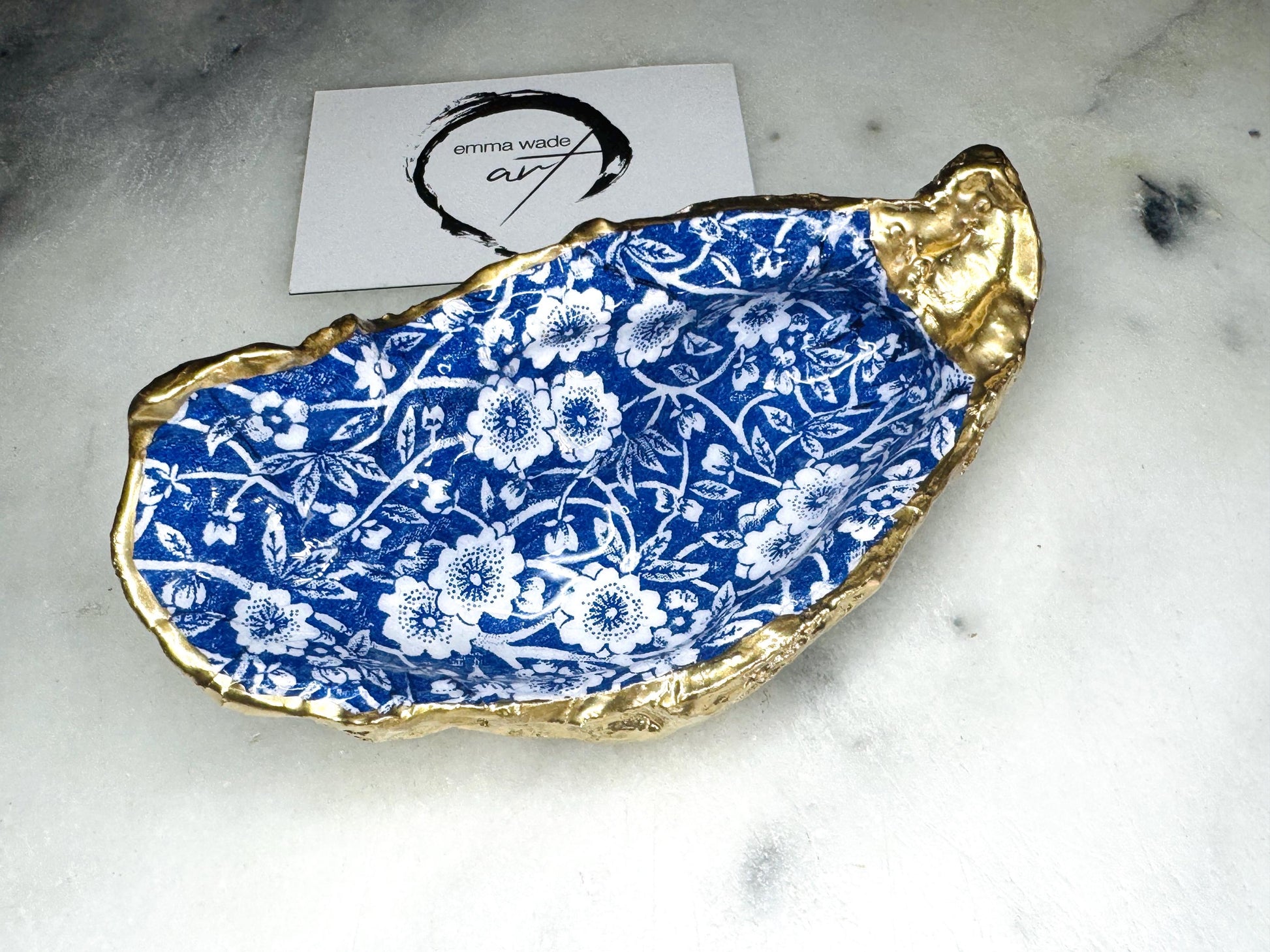 blue and white Floral trinket Shell dishes gold finish, shell jewellery dish, UK Natural Oyster navy and gold trinket tray, shell oyster dish, trinket tray shell, she dreams of the sea, shell jewellery bowl, golden trinket dish, shell key bowl, decoupaged earring dish, oyster dish with flowers, shell art trinket, decoupage shell dish, bride oyster dish, oyster shell trinket, shell key bowl, nature lover gift, coastal shell gift, blue host gift, Floral shell ornament, decoupage oyster