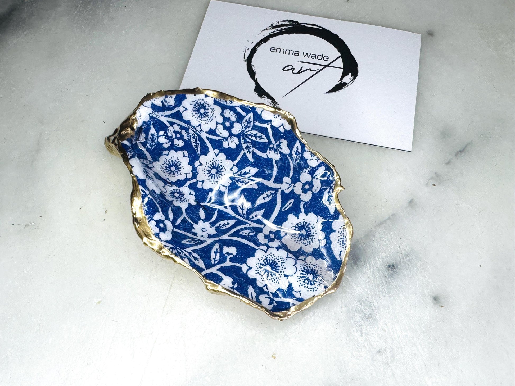 blue and white Floral trinket Shell dishes gold finish, shell jewellery dish, UK Natural Oyster navy and gold trinket tray, shell oyster dish, trinket tray shell, she dreams of the sea, shell jewellery bowl, golden trinket dish, shell key bowl, decoupaged earring dish, oyster dish with flowers, shell art trinket, decoupage shell dish, bride oyster dish, oyster shell trinket, shell key bowl, nature lover gift, coastal shell gift, blue host gift, Floral shell ornament, decoupage oyster