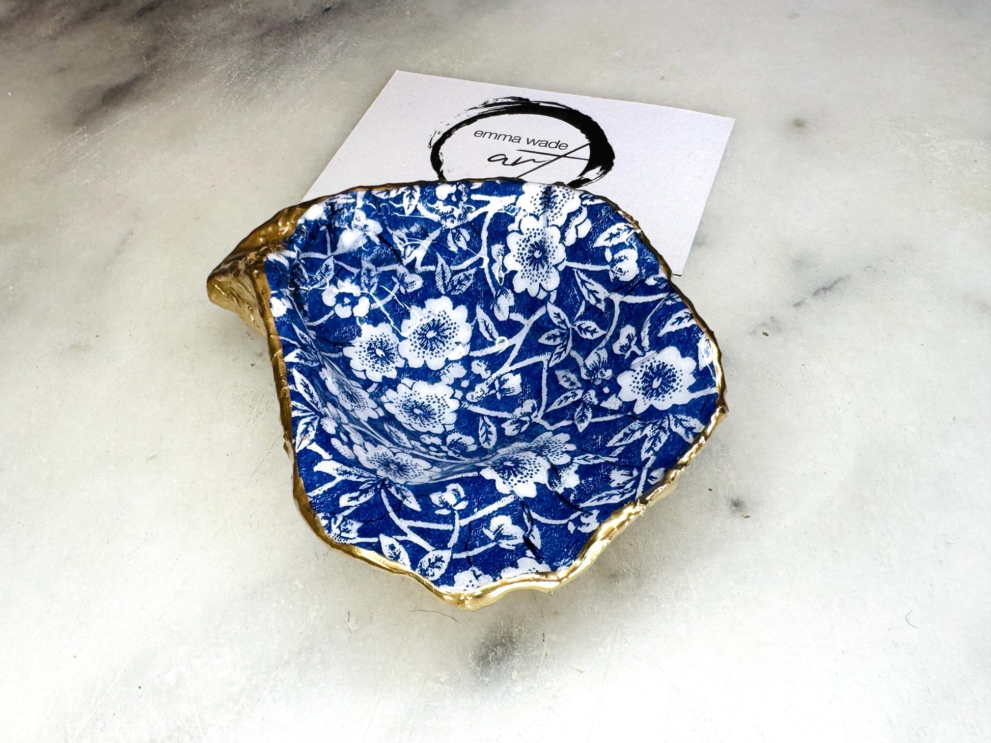 blue and white Floral trinket Shell dishes gold finish, shell jewellery dish, UK Natural Oyster navy and gold trinket tray, shell oyster dish, trinket tray shell, she dreams of the sea, shell jewellery bowl, golden trinket dish, shell key bowl, decoupaged earring dish, oyster dish with flowers, shell art trinket, decoupage shell dish, bride oyster dish, oyster shell trinket, shell key bowl, nature lover gift, coastal shell gift, blue host gift, Floral shell ornament, decoupage oyster