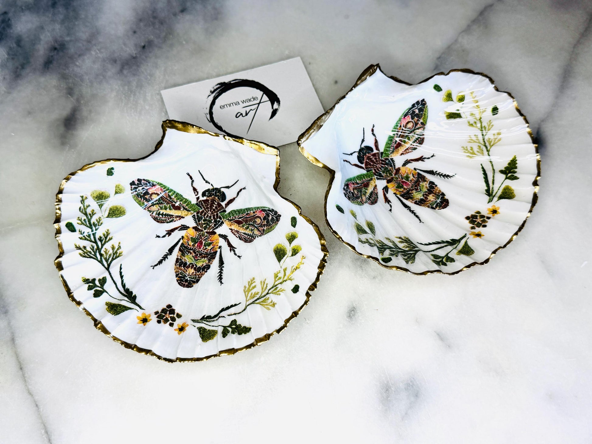 Bee Botanical Fern Shell Gift, Trinket scallop Shell dish gold finish, gold leaf trinket tray, shell scallop dish, Bee Nature lover shell bowl, decorative oyster shells, Fern Green Design key bowl, green and gold shell dish, Bee ring dish, golden trinket dish, bride shell dish, shell jewellery bowl, decoupaged earrings dish, shell art trinket, Fern shell gift, Gold shell trinket holder, painted shell with gold, shell jewellery dish, Emma Wade art, Proposal Ring Tray, Painted Key Bowl,