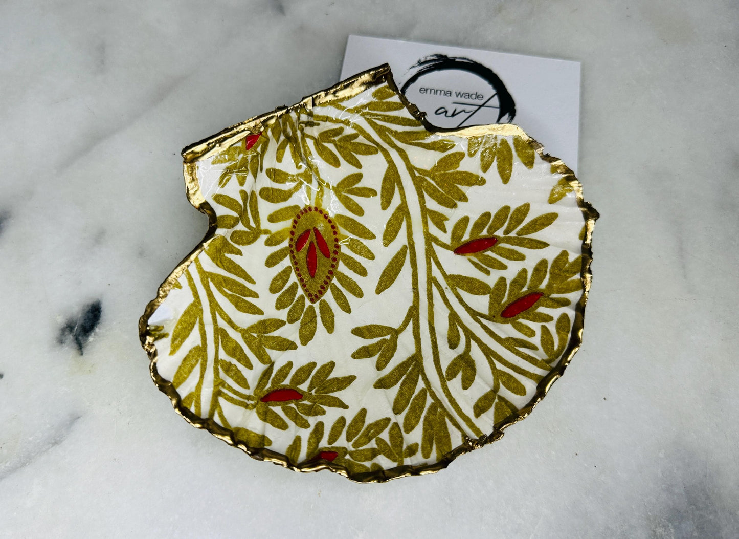 Handcrafted red and gold floral scallop shell trinket dish, gilded with liquid gold leaf and sealed in resin. Inspired by the Dorset coastline, this unique jewellery holder or trinket bowl is made from an authentic scallop shell and presented in a sustainable gift box. A thoughtful handmade coastal décor piece and ocean lover gift, ideal for weddings, birthdays, or elegant home styling.